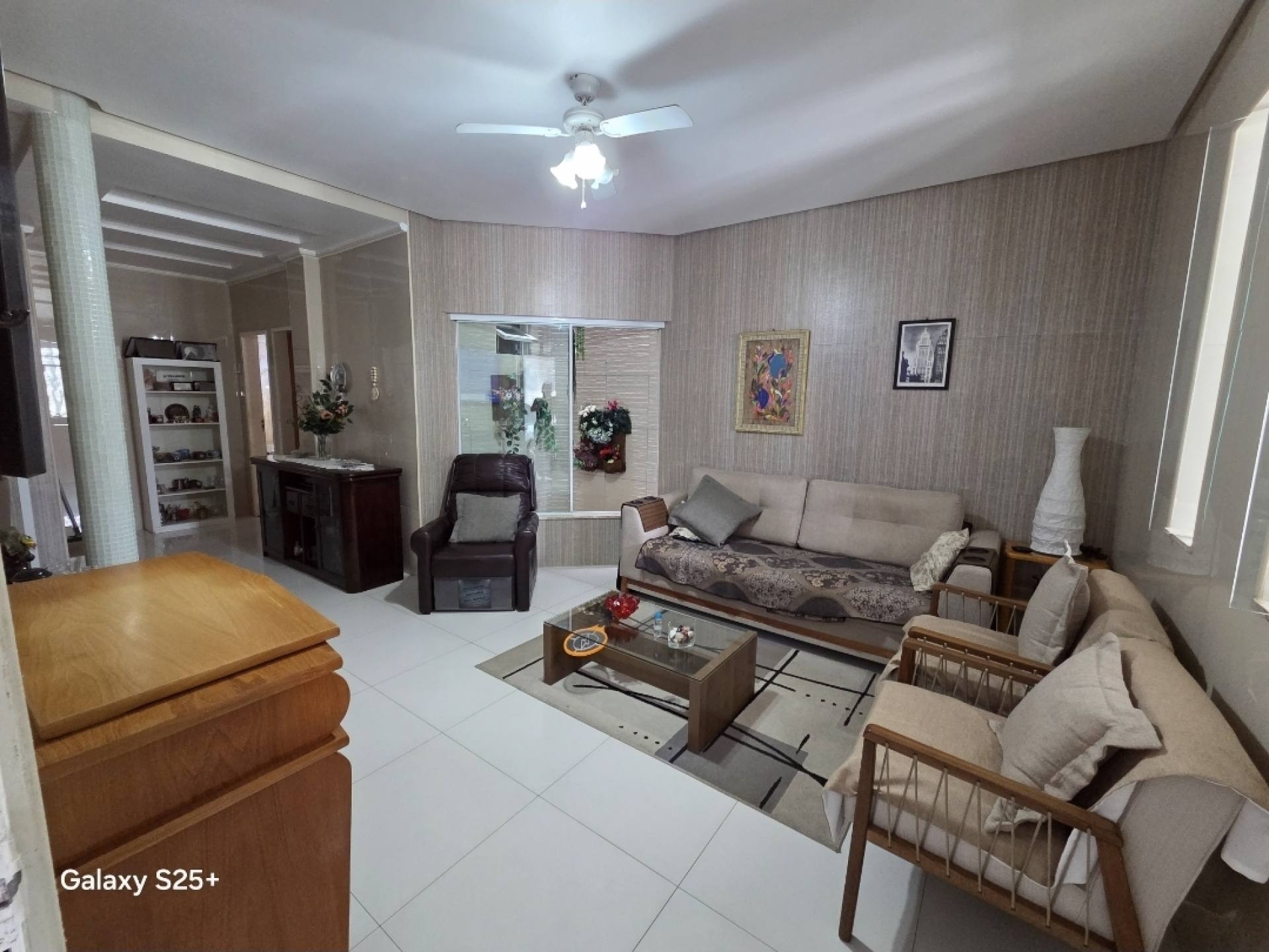 Casa em via pública com 2 pavimentos, 4 quartos, sendo 1 suíte e 2 semi suite  na Barra dos Coqueiros