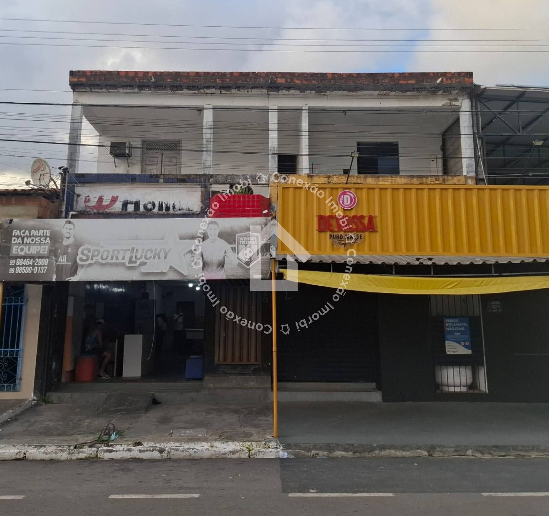 Imóvel Comercial e Residencial à Venda no Bugio | 2 Pavimentos com Galpões e Casas