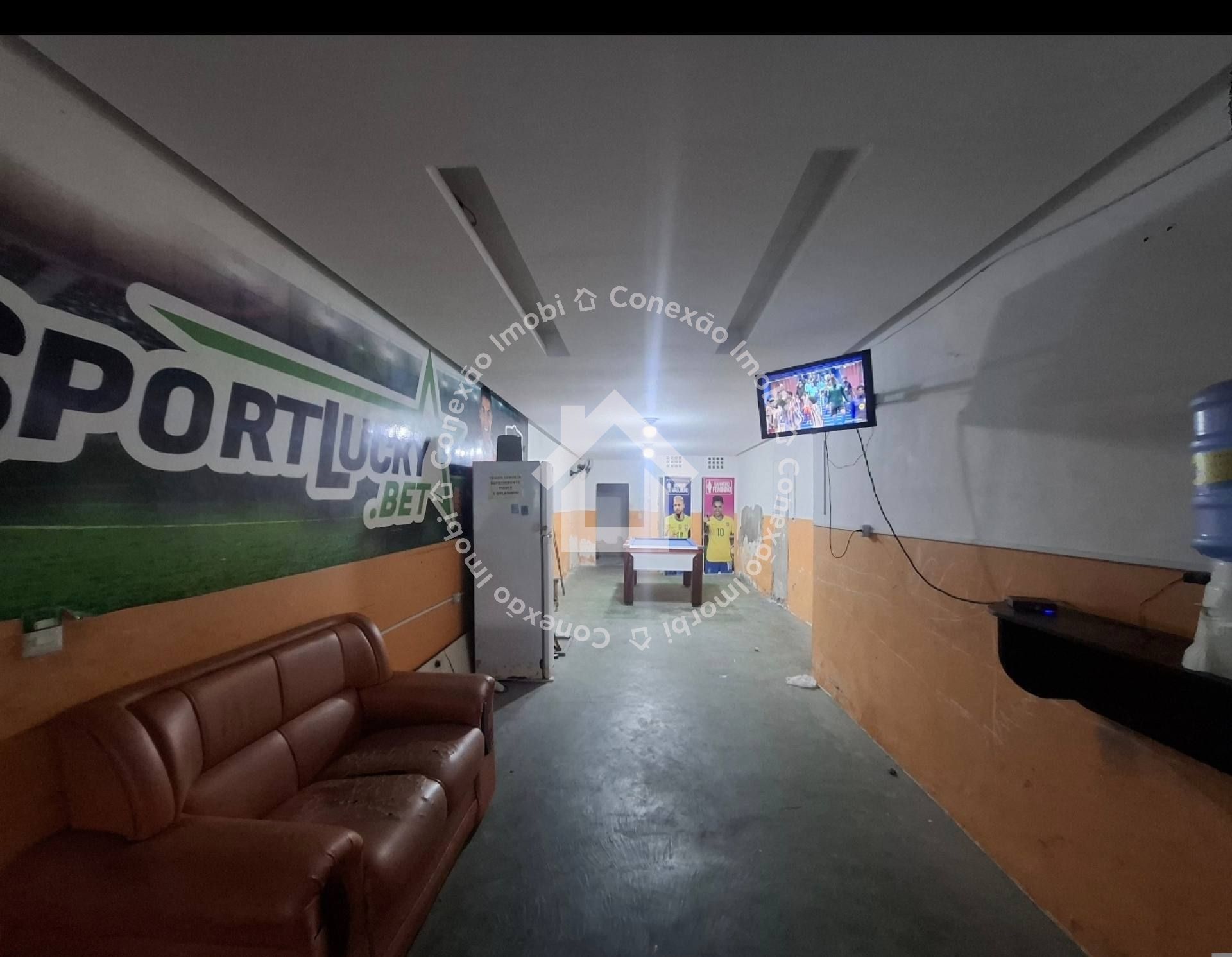 Imóvel Comercial e Residencial à Venda no Bugio | 2 Pavimentos com Galpões e Casas