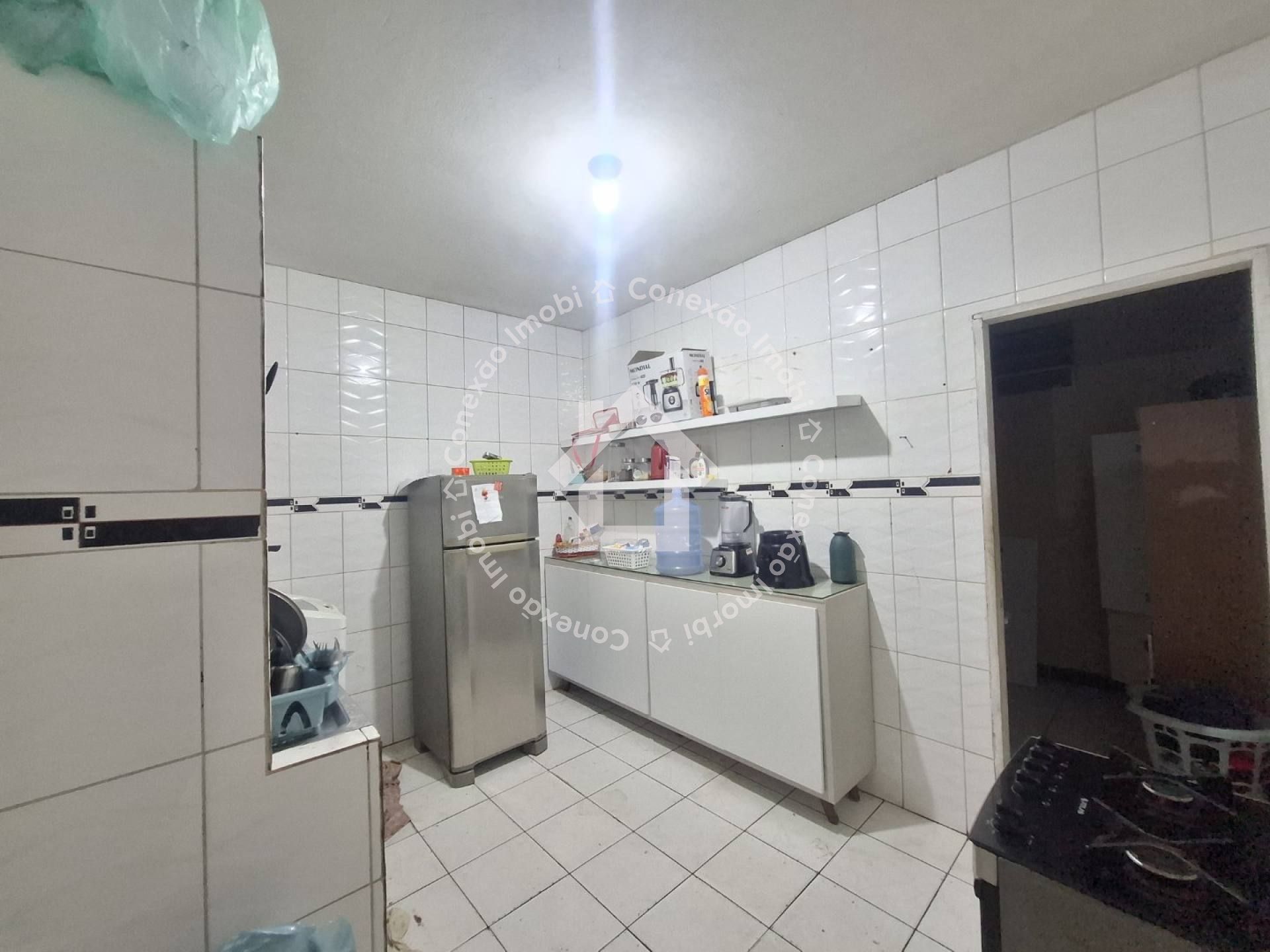 Imóvel Comercial e Residencial à Venda no Bugio | 2 Pavimentos com Galpões e Casas