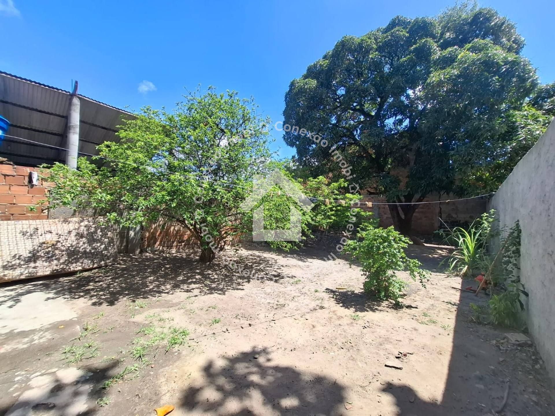 Casa à venda com ponto comercial no Santos Dumont em avenida principal | Ideal para investimento