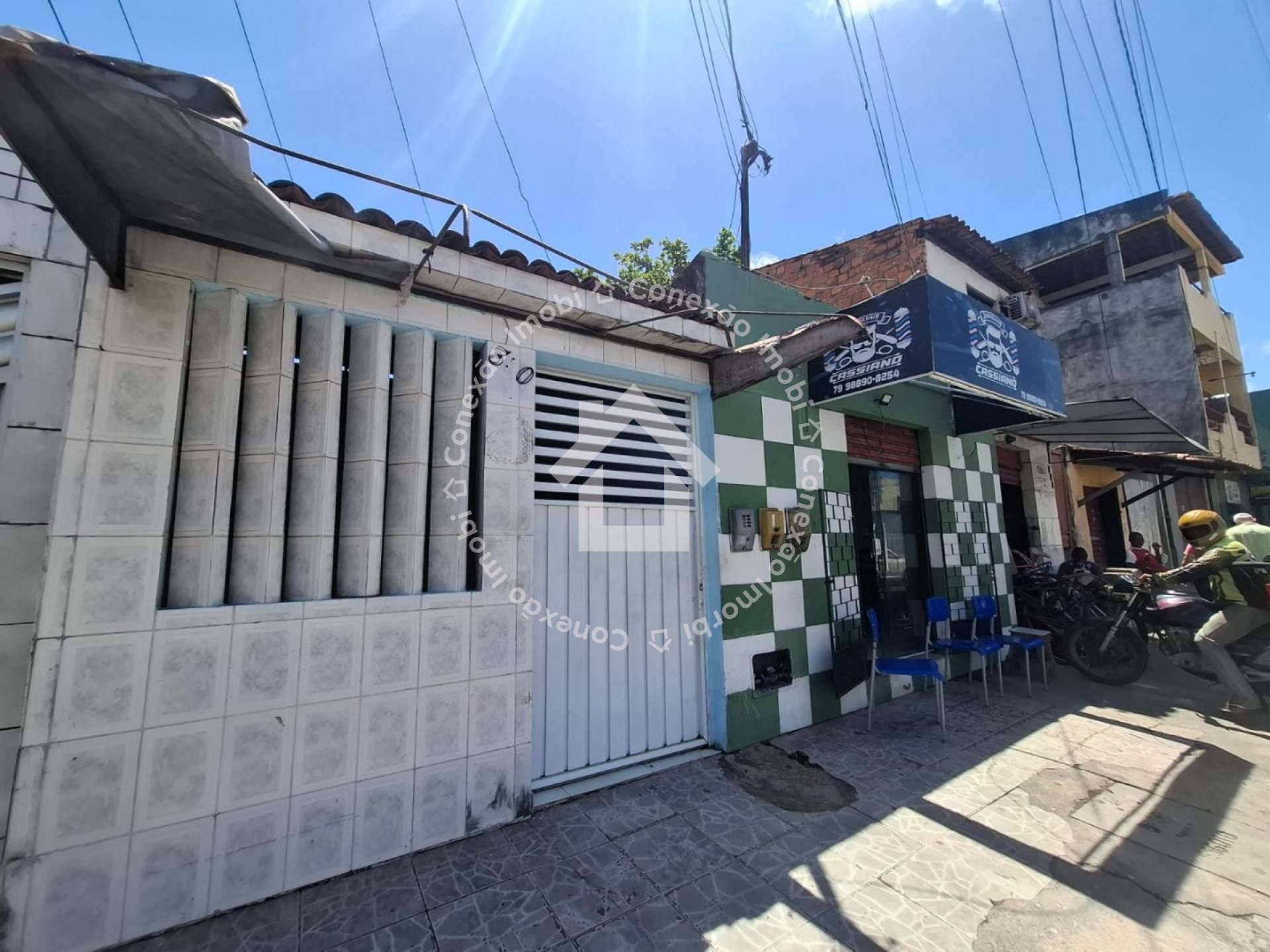 Casa à venda com ponto comercial no Santos Dumont em avenida principal | Ideal para investimento