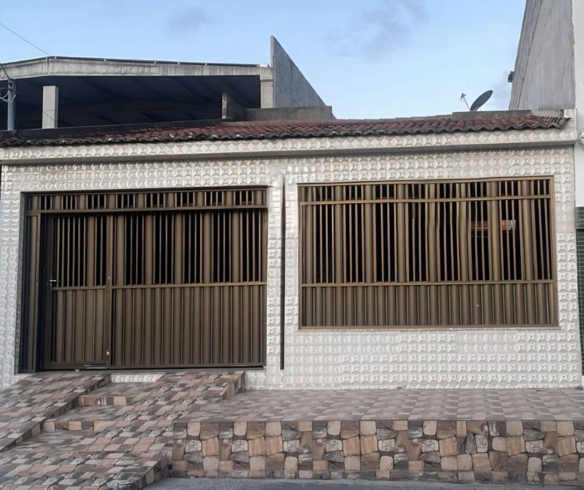 Casa com 2 quartos,1 suíte à venda no Marcos Freire II em Nossa Senhora do Socorro com garagem para 2 carros