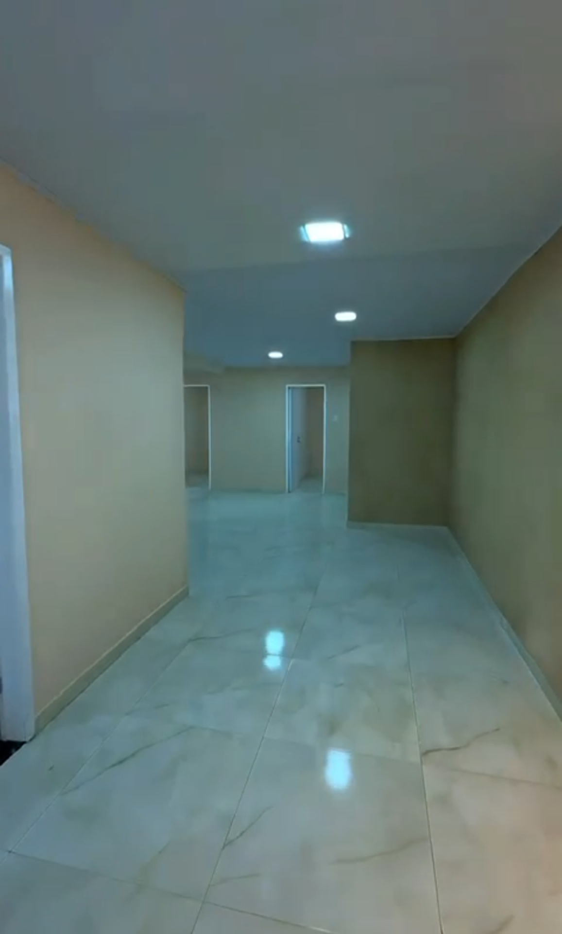 Excelente oportunidade à venda no Marcos Freire II. Casa com 3 quartos,1 suíte com área gourmet e garagem para 02 carros. Pronta para financiamento!