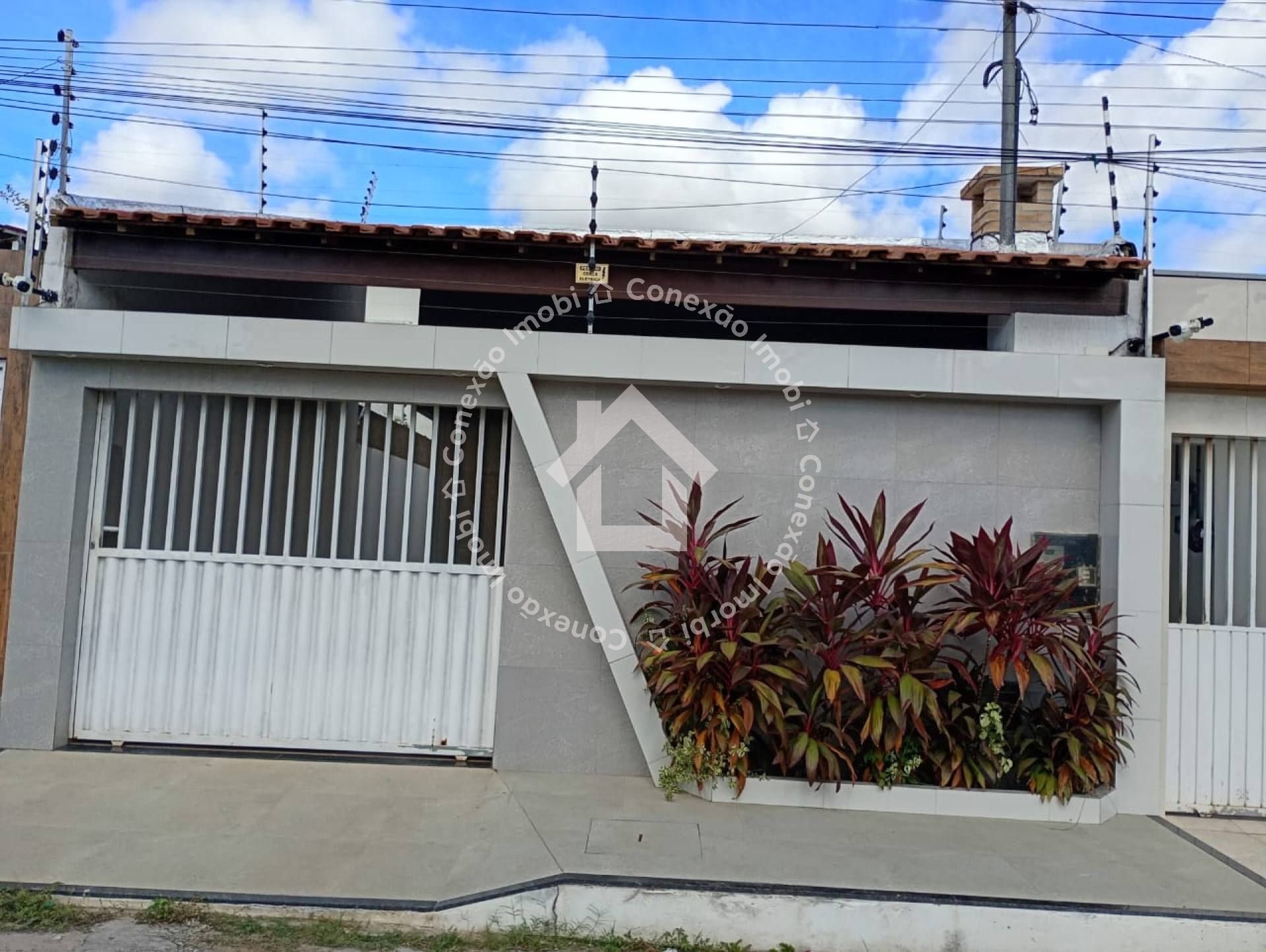 Oportunidade! Casa no São Brás à venda com sala de estar e jantar, cozinha integrada, dois quartos sendo 01 suíte, 01 banheiro social, garagem e área gourmet