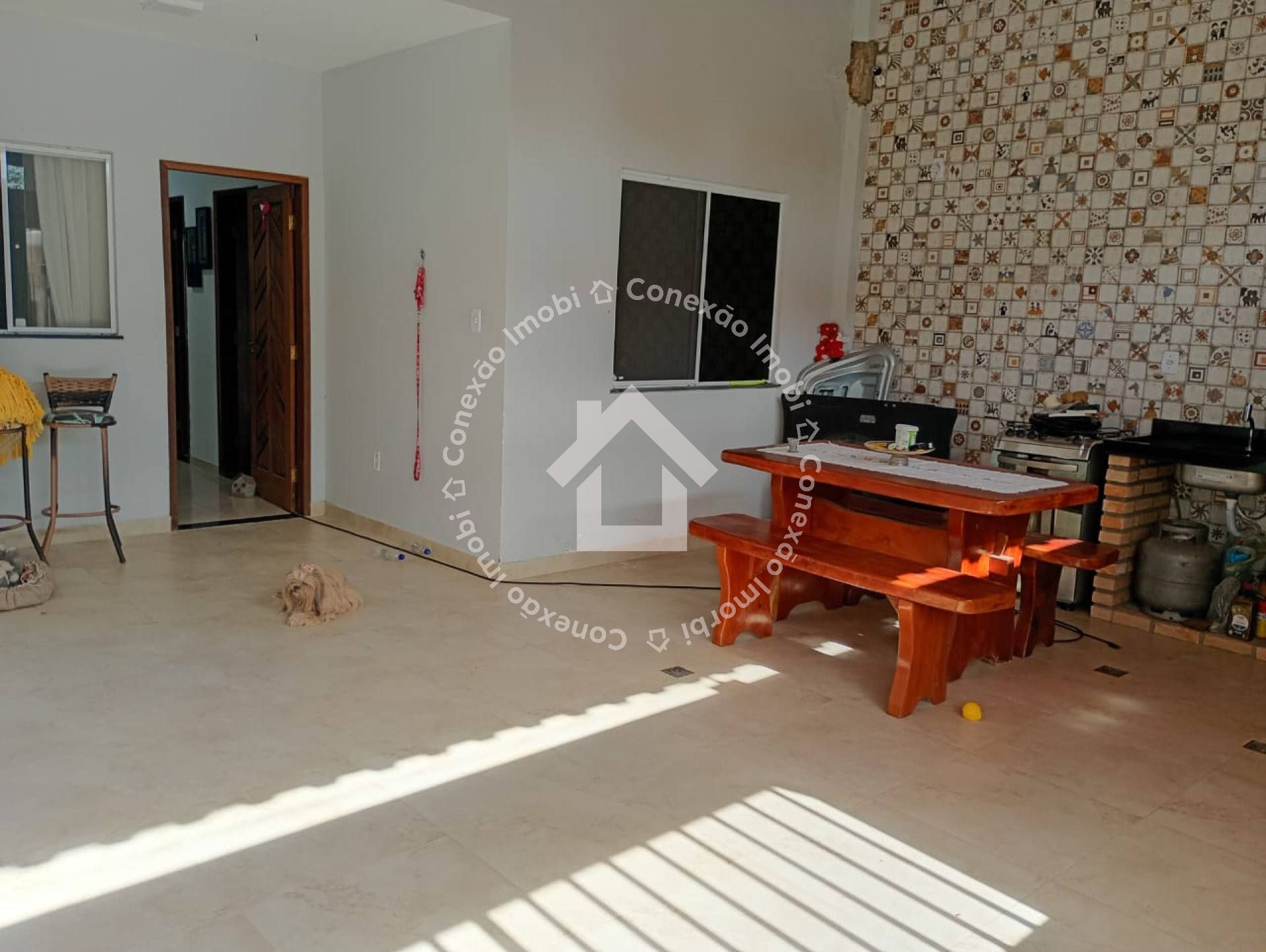 Oportunidade! Casa no São Brás à venda com sala de estar e jantar, cozinha integrada, dois quartos sendo 01 suíte, 01 banheiro social, garagem e área gourmet