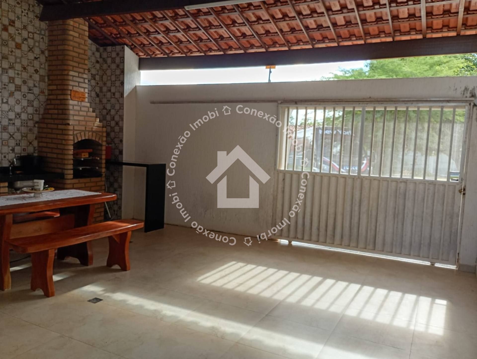 Oportunidade! Casa no São Brás à venda com sala de estar e jantar, cozinha integrada, dois quartos sendo 01 suíte, 01 banheiro social, garagem e área gourmet