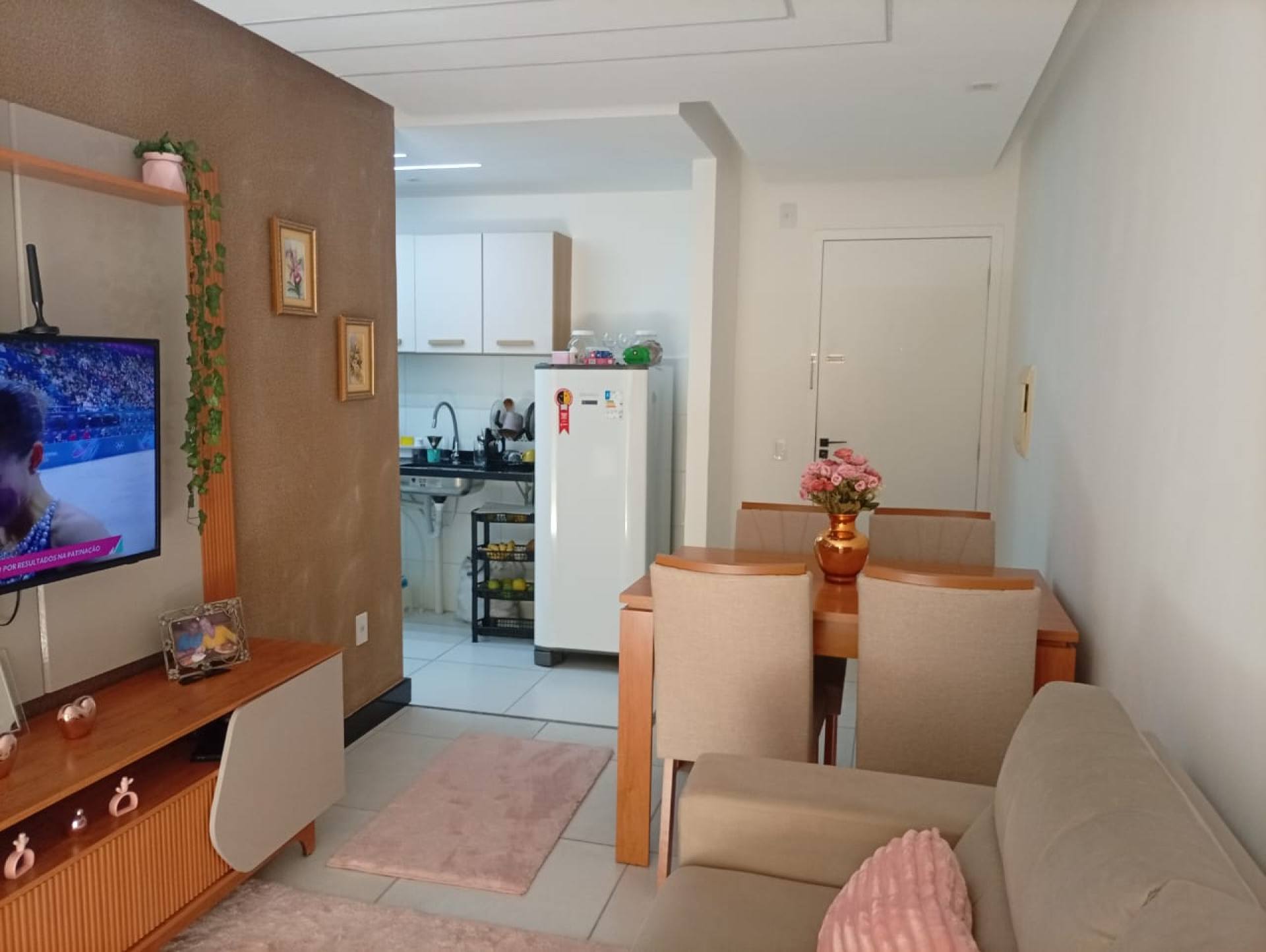 Apartamento mobiliado à venda no Cond. Vales do Sul no Marivan com 2 quartos, lazer completo e próximo à Praia de Aruana