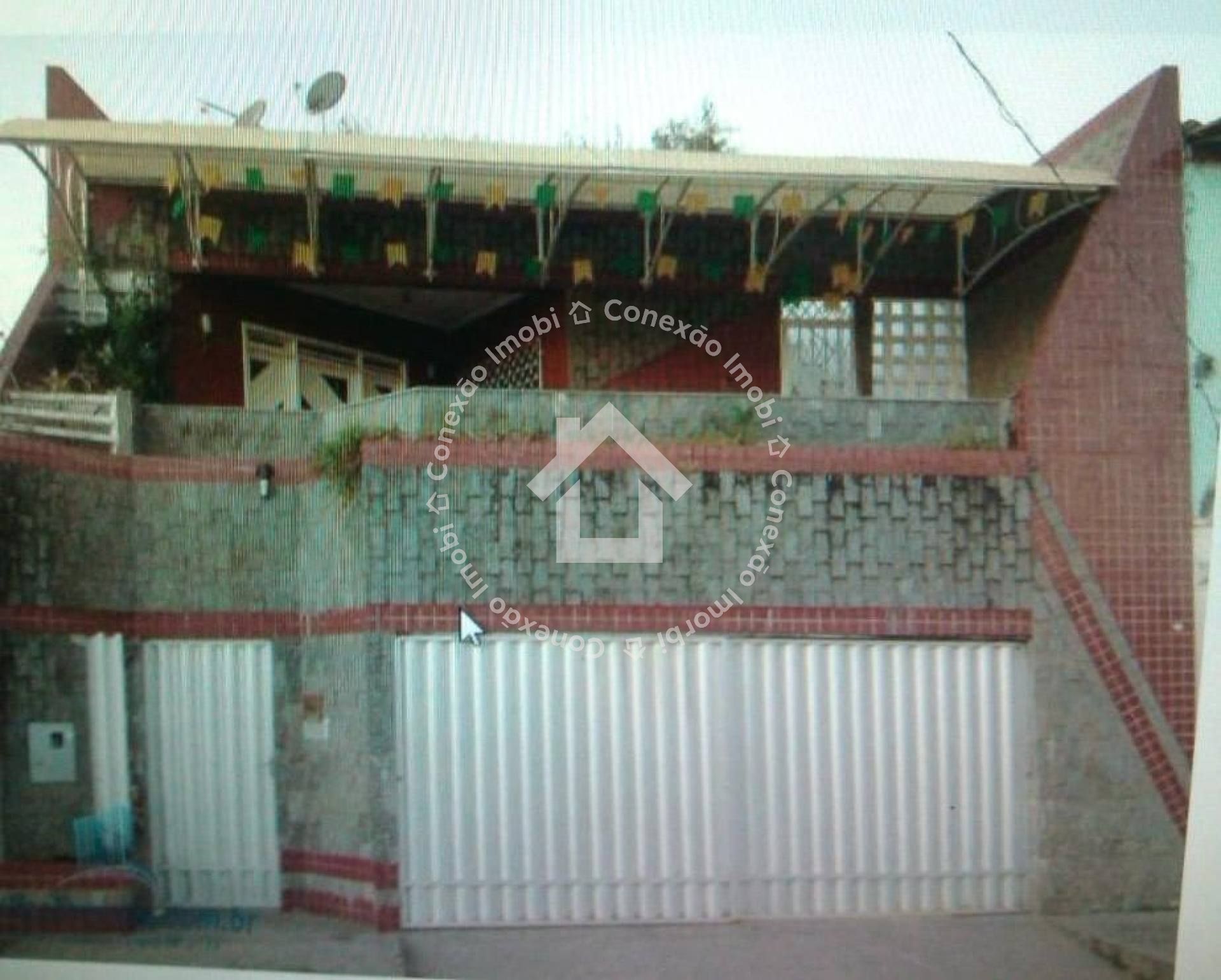 Casa bem planejada com 5 quartos, 3 suítes, garagem para 02 carros à venda no Orlando Dantas