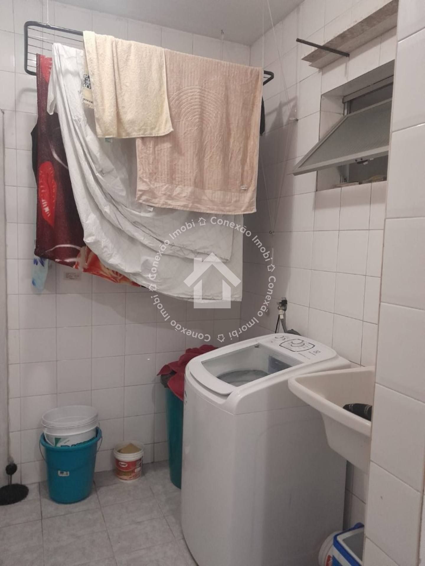 Apartamento à venda no Condomínio Praias do México no Bairro Ponto Novo com 03 quartos, 1 suíte, 2 vagas de garagem e dependência de empregada.