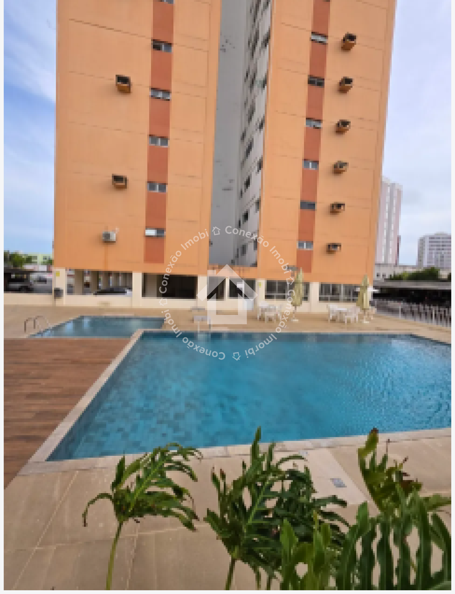 Apartamento à venda no Condomínio Praias do México no Bairro Ponto Novo com 03 quartos, 1 suíte, 2 vagas de garagem e dependência de empregada.