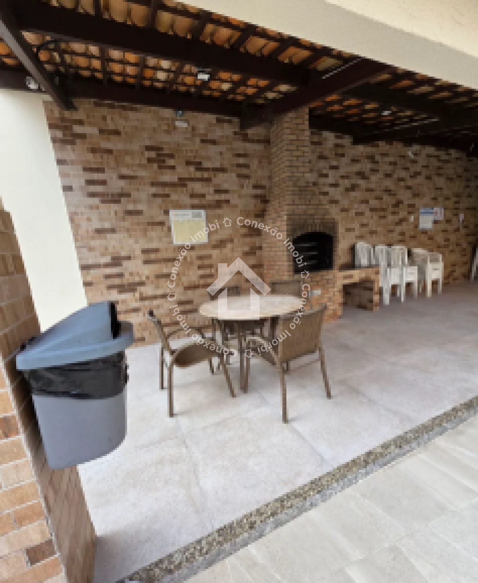 Apartamento à venda no Condomínio Praias do México no Bairro Ponto Novo com 03 quartos, 1 suíte, 2 vagas de garagem e dependência de empregada.