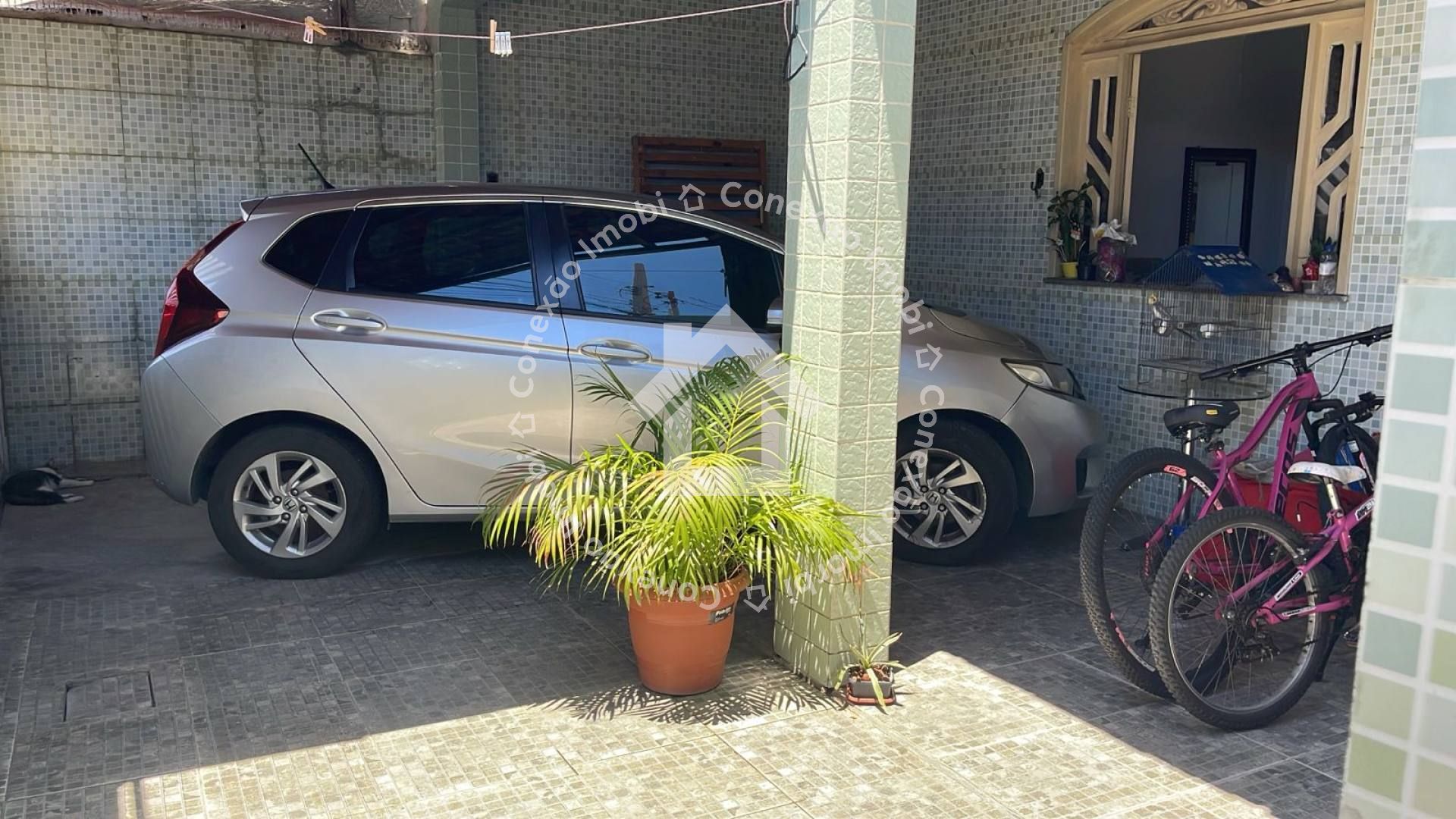 Casa à venda no Bairro Aeroporto com 4 Quartos, Próxima à Igreja Santa Teresa e ao Aeroporto