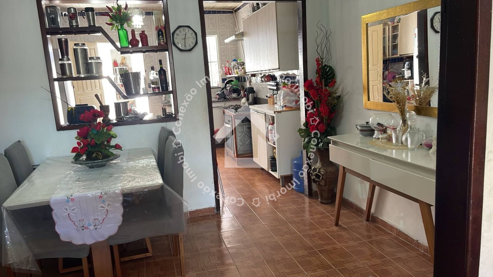 Casa à venda no Bairro Aeroporto com 4 Quartos, Próxima à Igreja Santa Teresa e ao Aeroporto