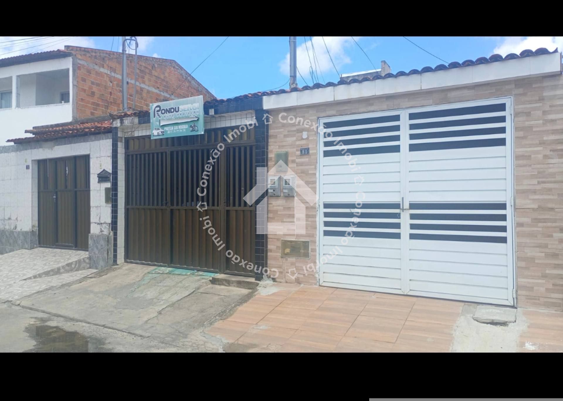 Duas Casas à venda no Marcos Freire II