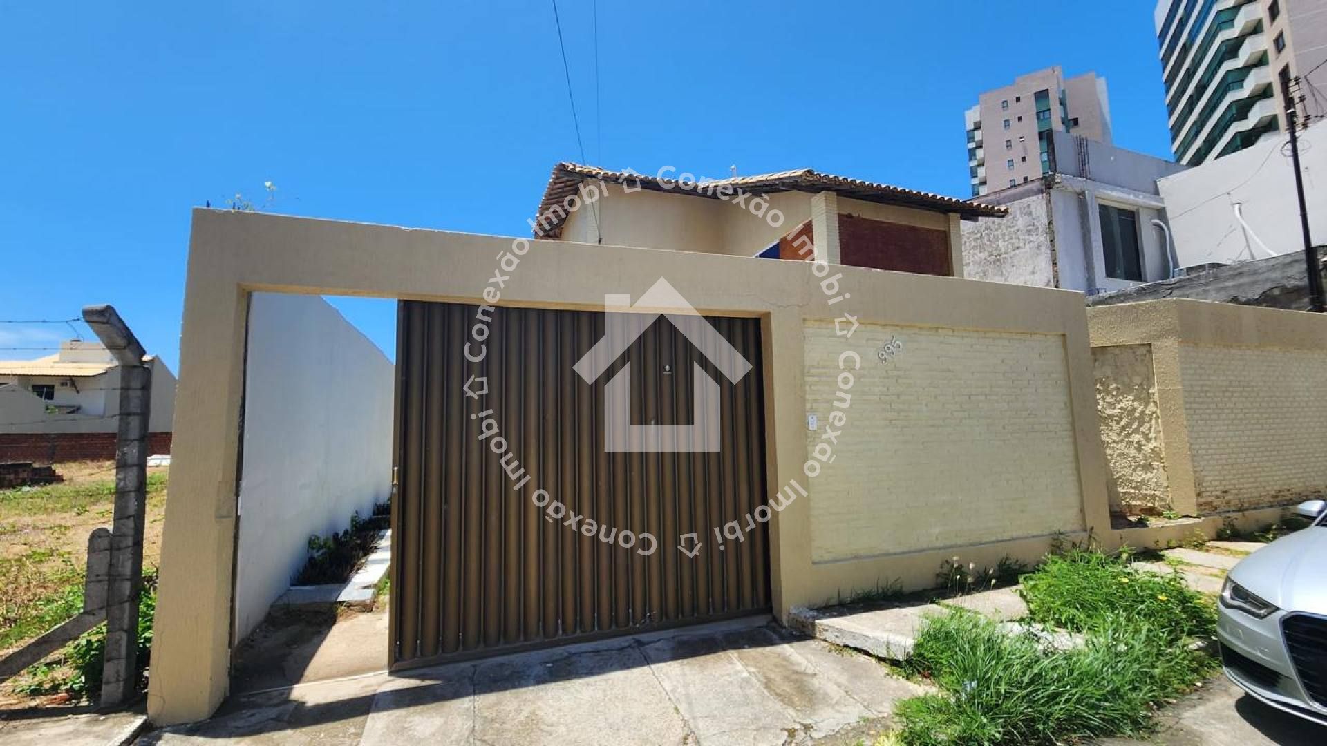 Casa à venda na Atalaia com 6 quartos, closet e piscina em Aracaju| Pode Financiar!