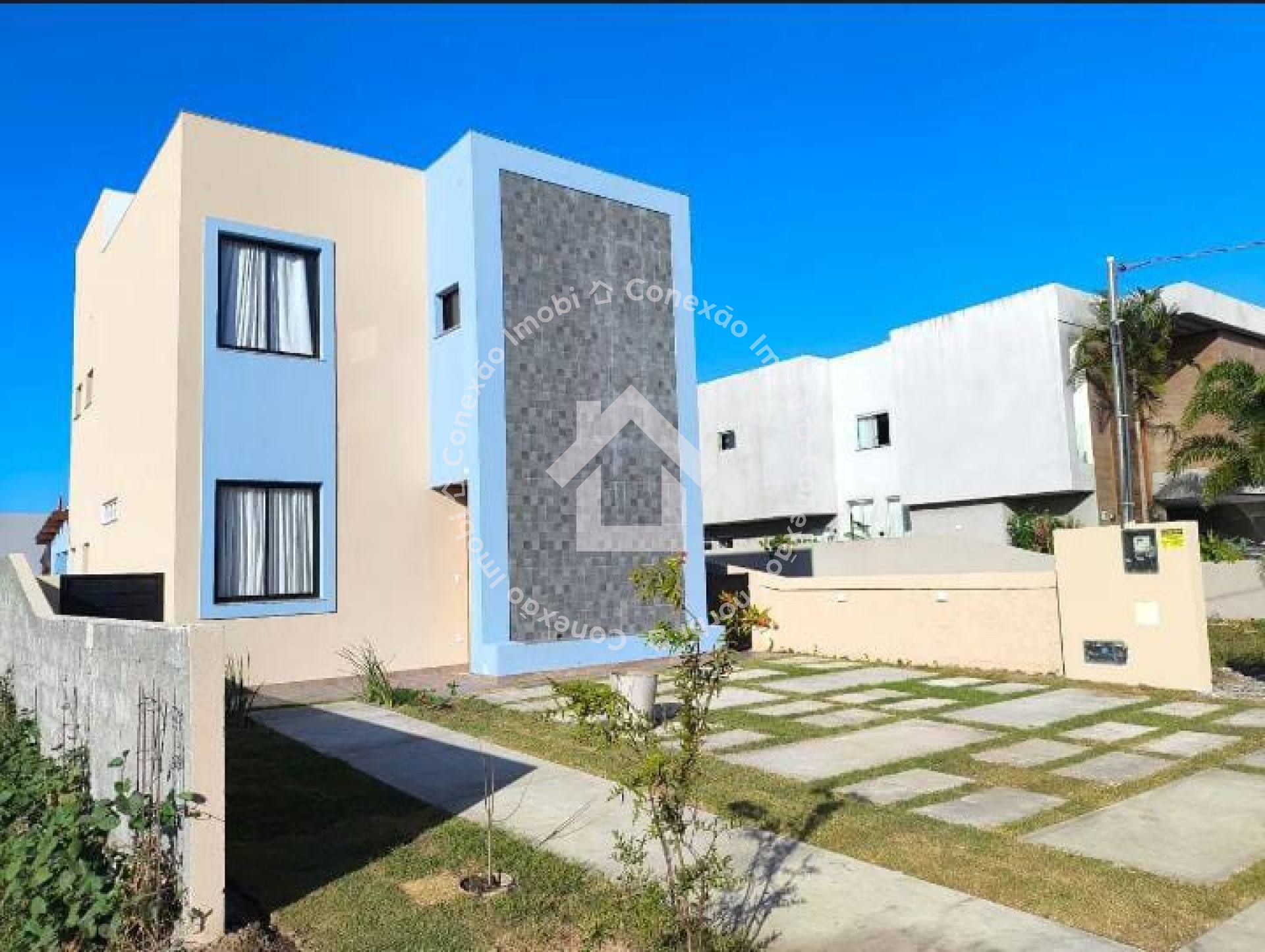 Casa à Venda no Condomínio Praias do Sul III na Aruana com 4 Suítes e Piscina Próxima à Praia
