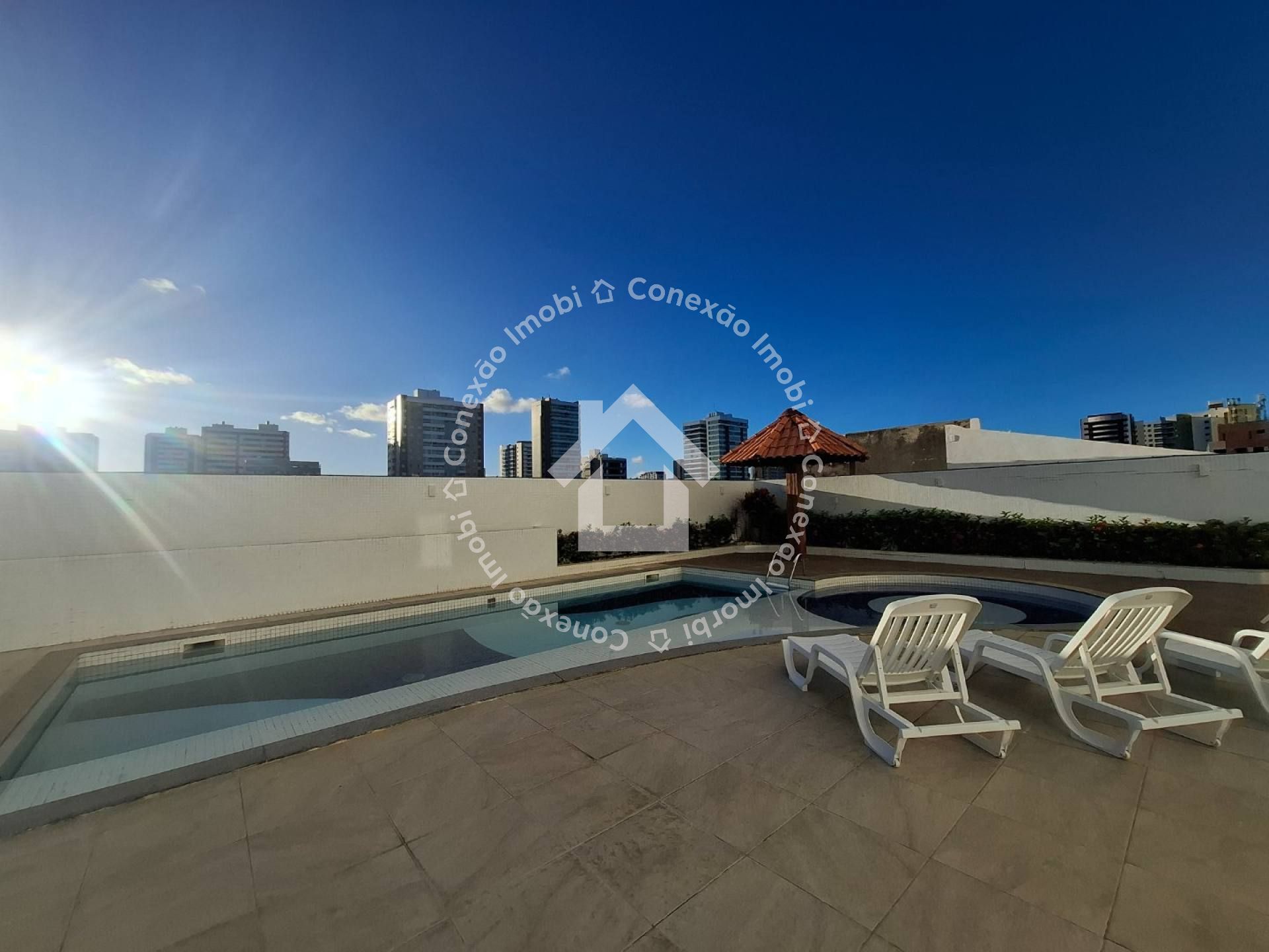 Apartamento à Venda no Brisa Marina na Atalaia com 3 Quartos, Varanda Gourmet e vista hidro panorâmica.