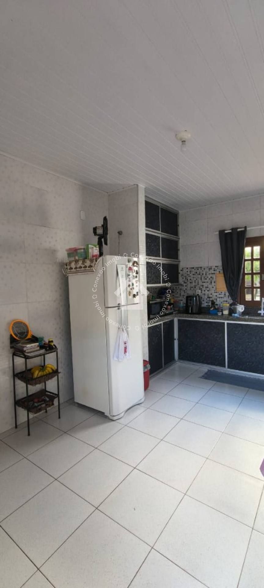 Casa à Venda na Aruana com 3 Quartos e Ampla Área