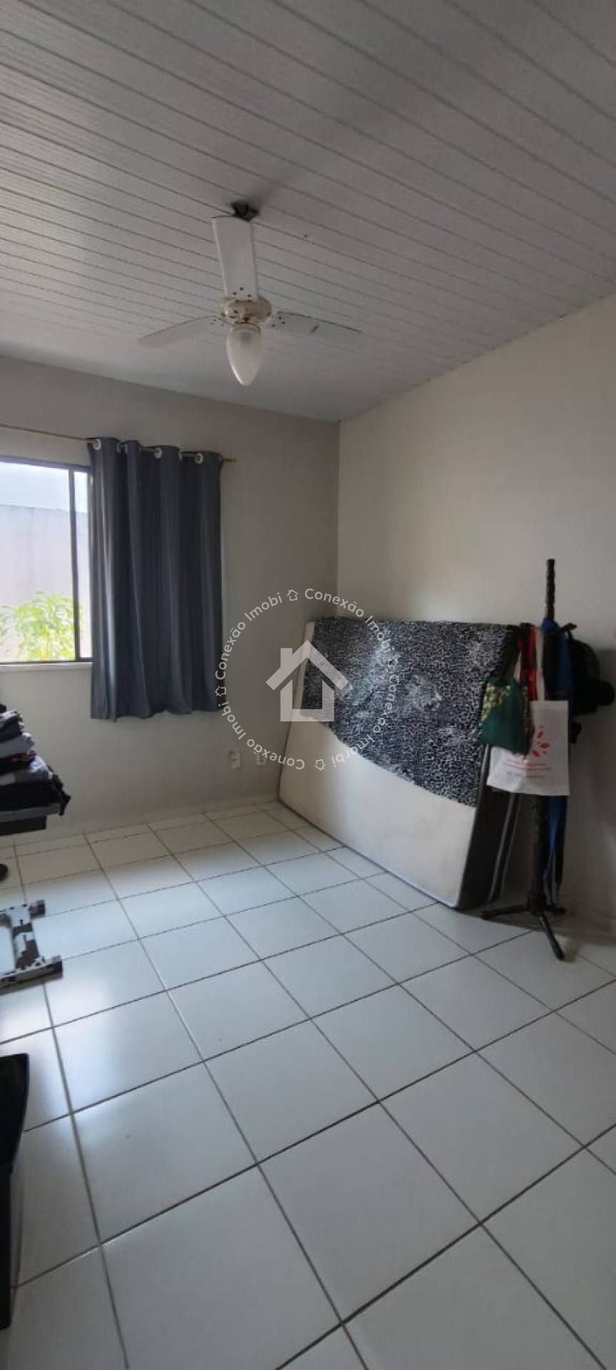 Casa à Venda na Aruana com 3 Quartos e Ampla Área
