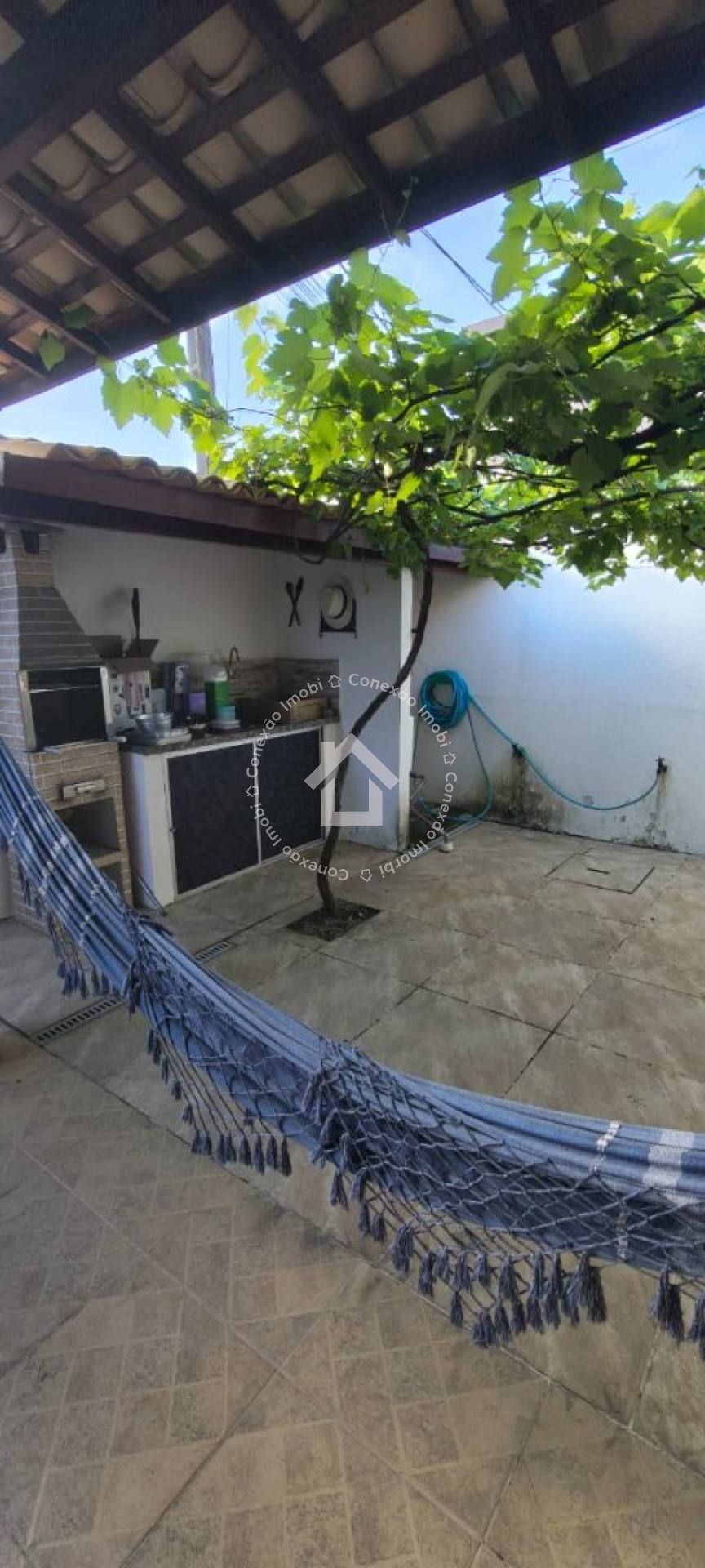 Casa à Venda na Aruana com 3 Quartos e Ampla Área