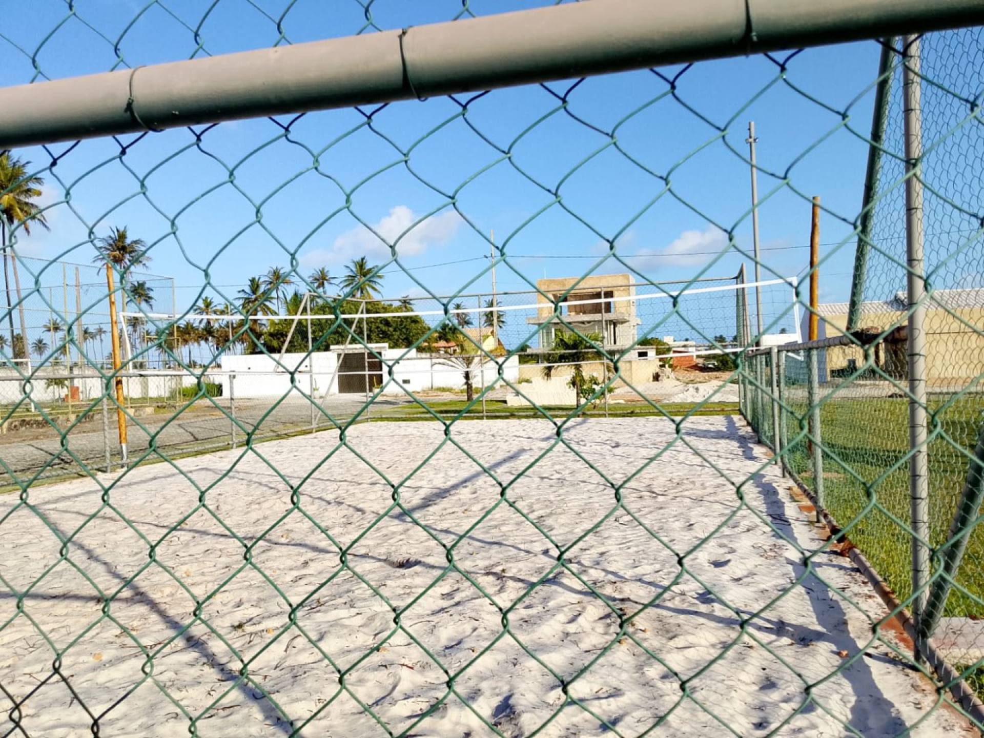 Lotes no condom. Caueira Beach. Proximo a praia