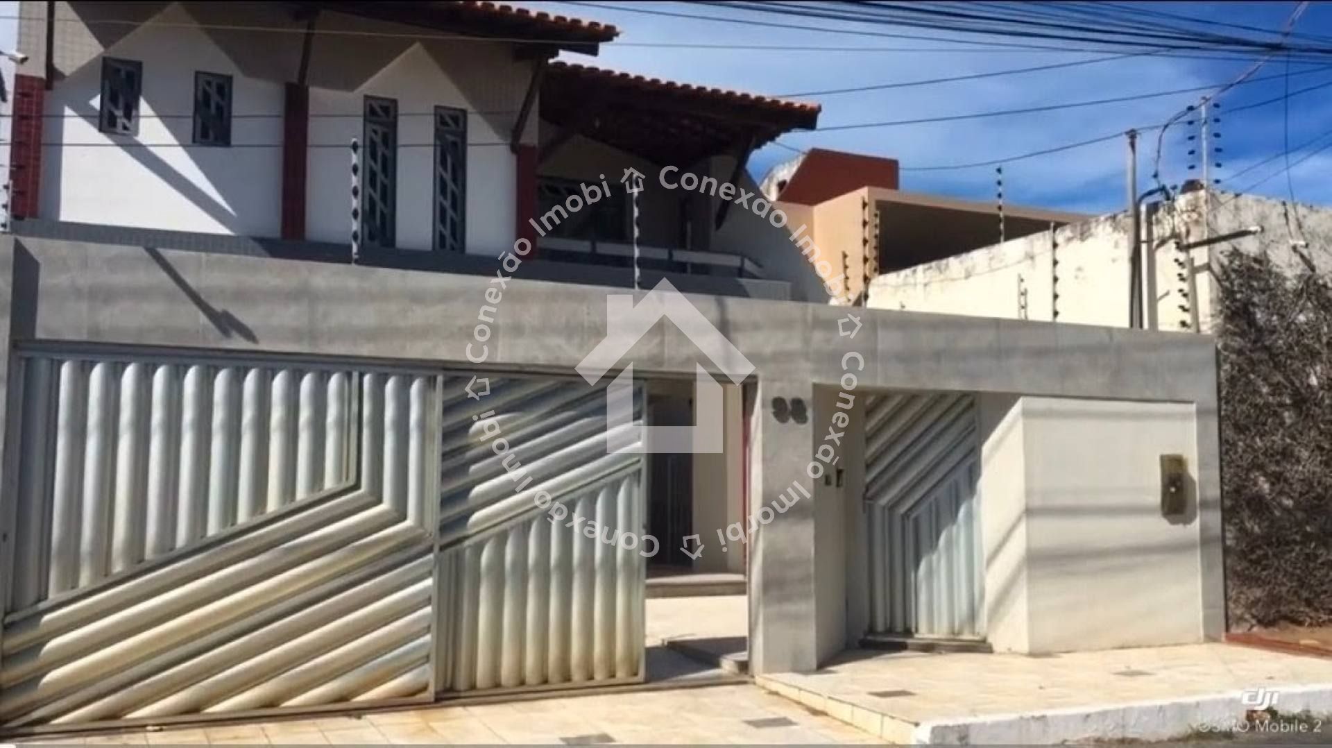 Excelente Casa à venda no Bairro Atalaia | Próxima à Praia e com Sala de Jogos