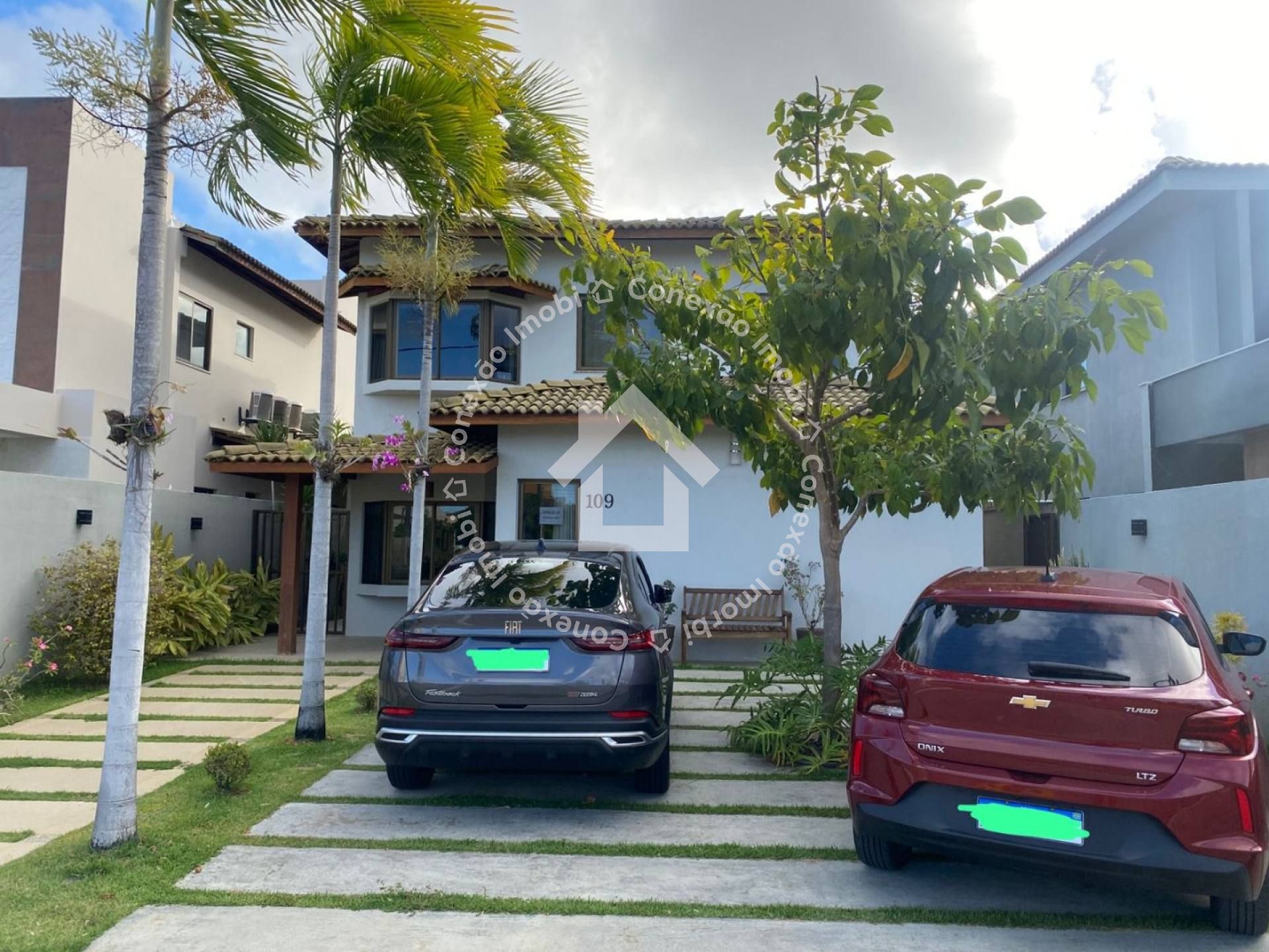 CASA ALTO PADRÃO À VENDA NO ALAMEDAS DO SOL ARUANA COM 4 QUARTOS, PISCINA E ÁREA GOURMET