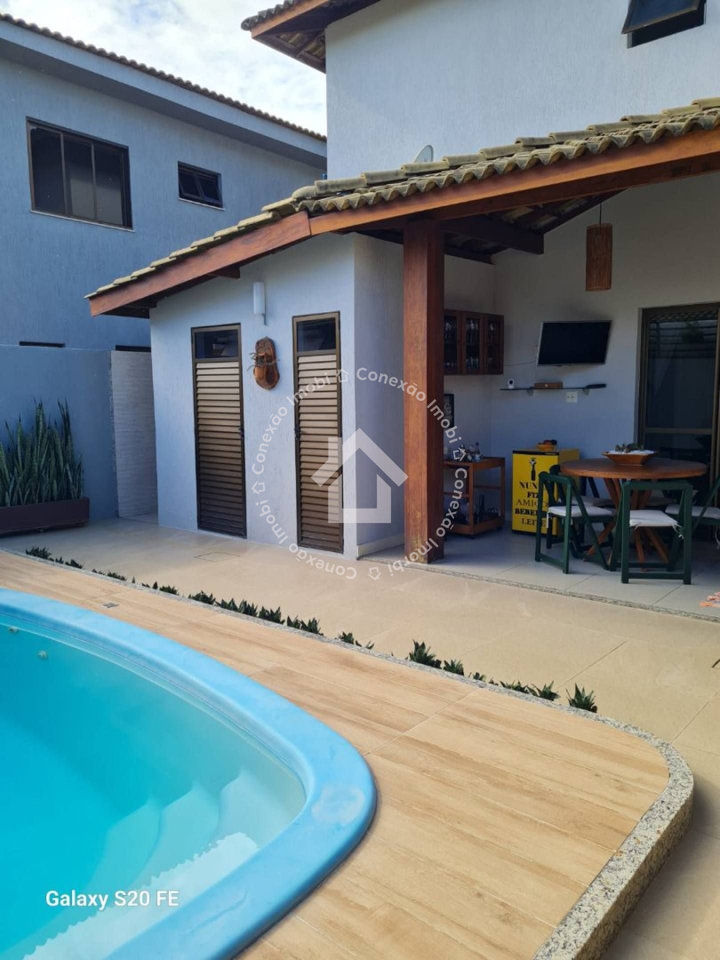 CASA ALTO PADRÃO À VENDA NO ALAMEDAS DO SOL ARUANA COM 4 QUARTOS, PISCINA E ÁREA GOURMET