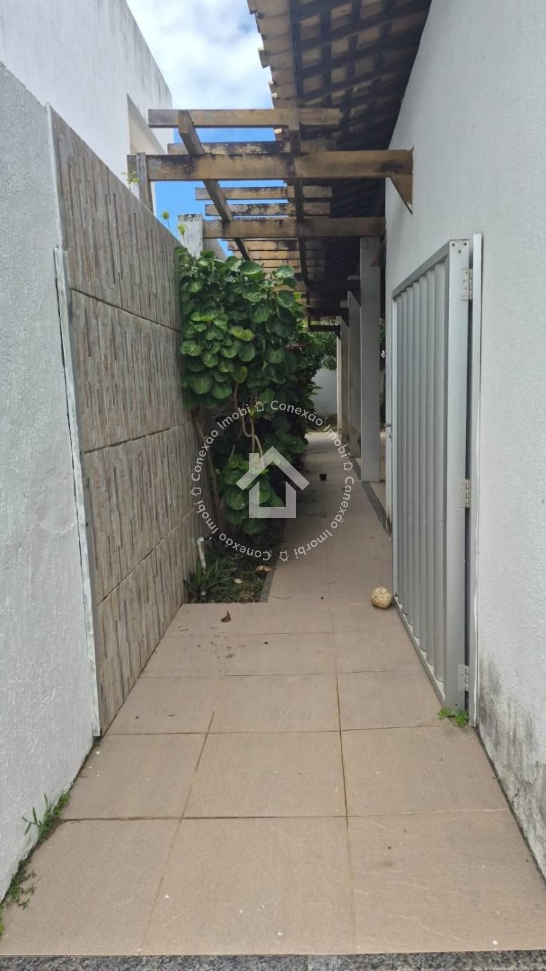 CASA À VENDA NO CONDOMÍNIO COSTA MARINA COM DOIS QUARTOS E 1 SUÍTE: