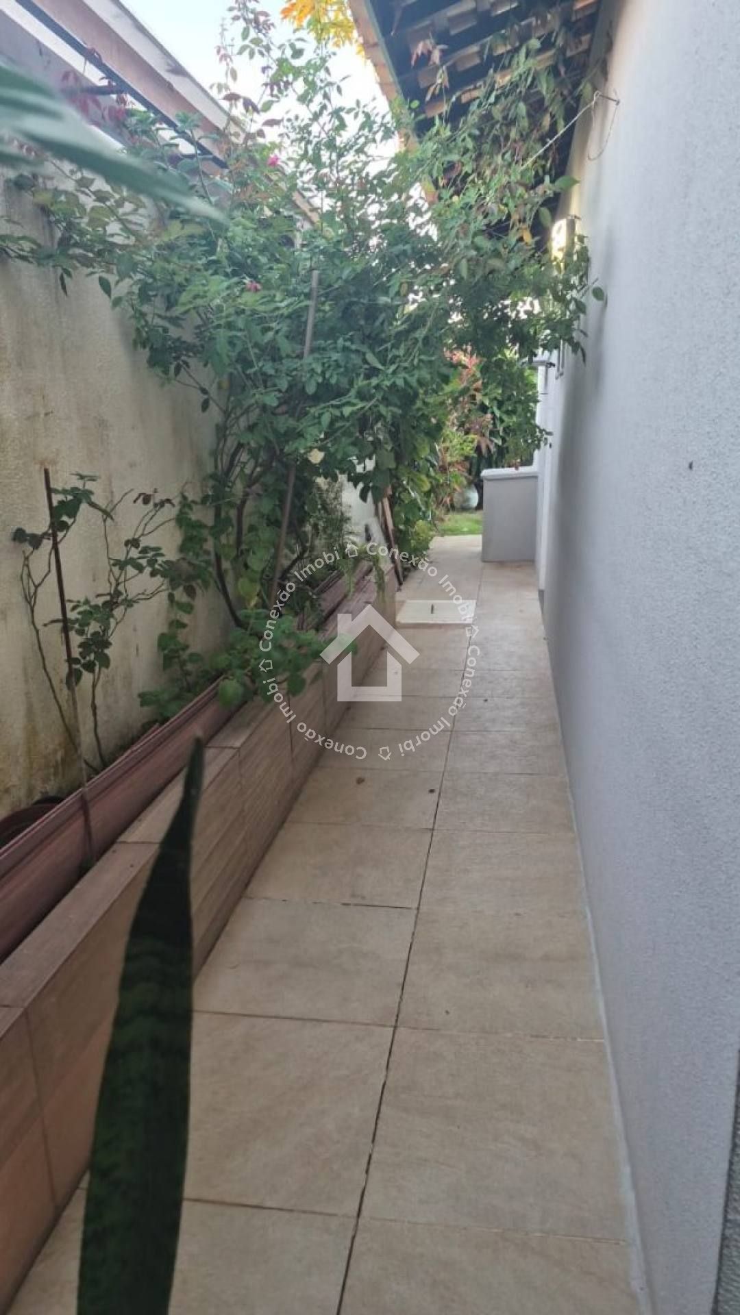 CASA À VENDA NO CONDOMÍNIO LAGUNA VILLE COM 3 QUARTOS E 1 SUÍTE