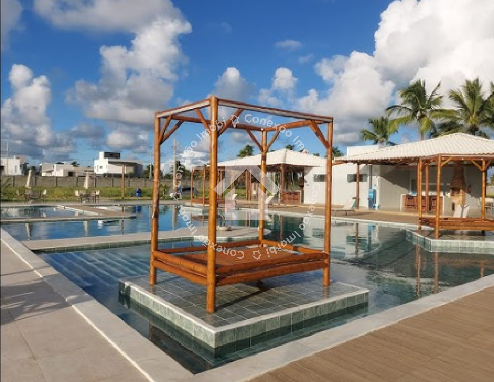 Lote de esquina à venda no Condomínio Padang Beach Residence na Barra dos Coqueiros | 215,61 m²