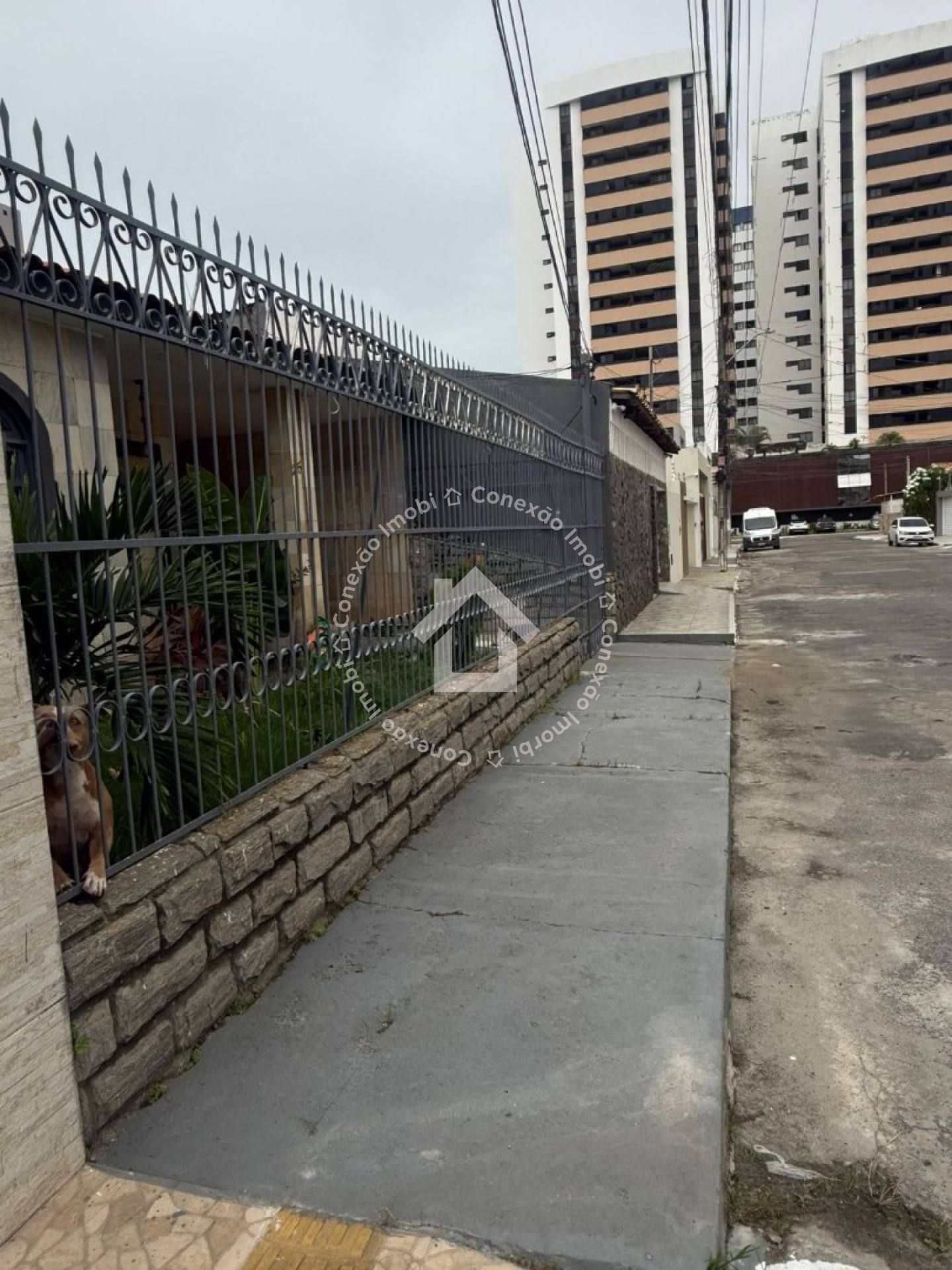 Casa à Venda no Bairro Luzia | 4 Quartos, 2 Suítes, Quintal e Garagem Coberta em Aracaju| Pode ser financiada