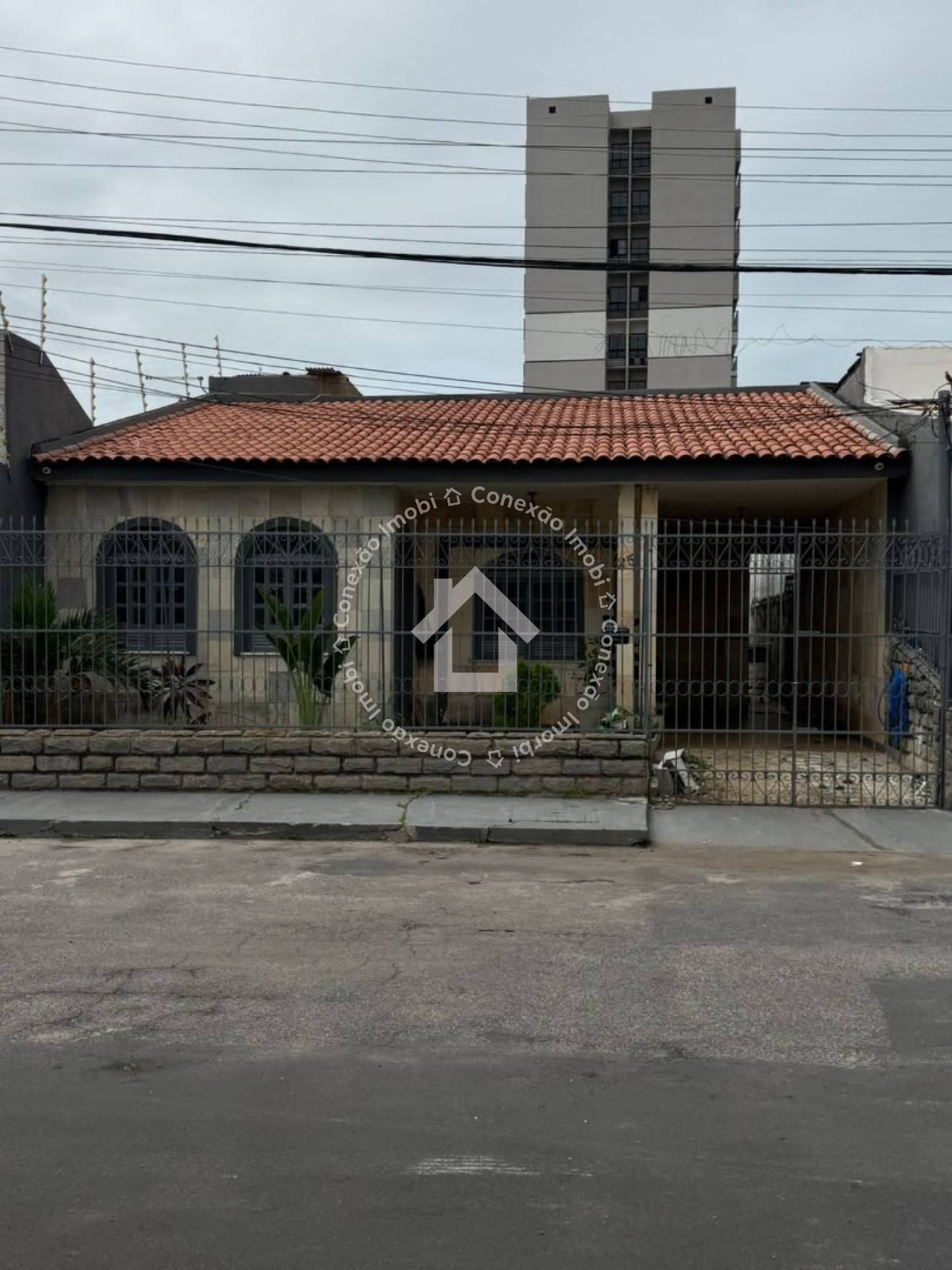 Casa à Venda no Bairro Luzia | 4 Quartos, 2 Suítes, Quintal e Garagem Coberta em Aracaju| Pode ser financiada