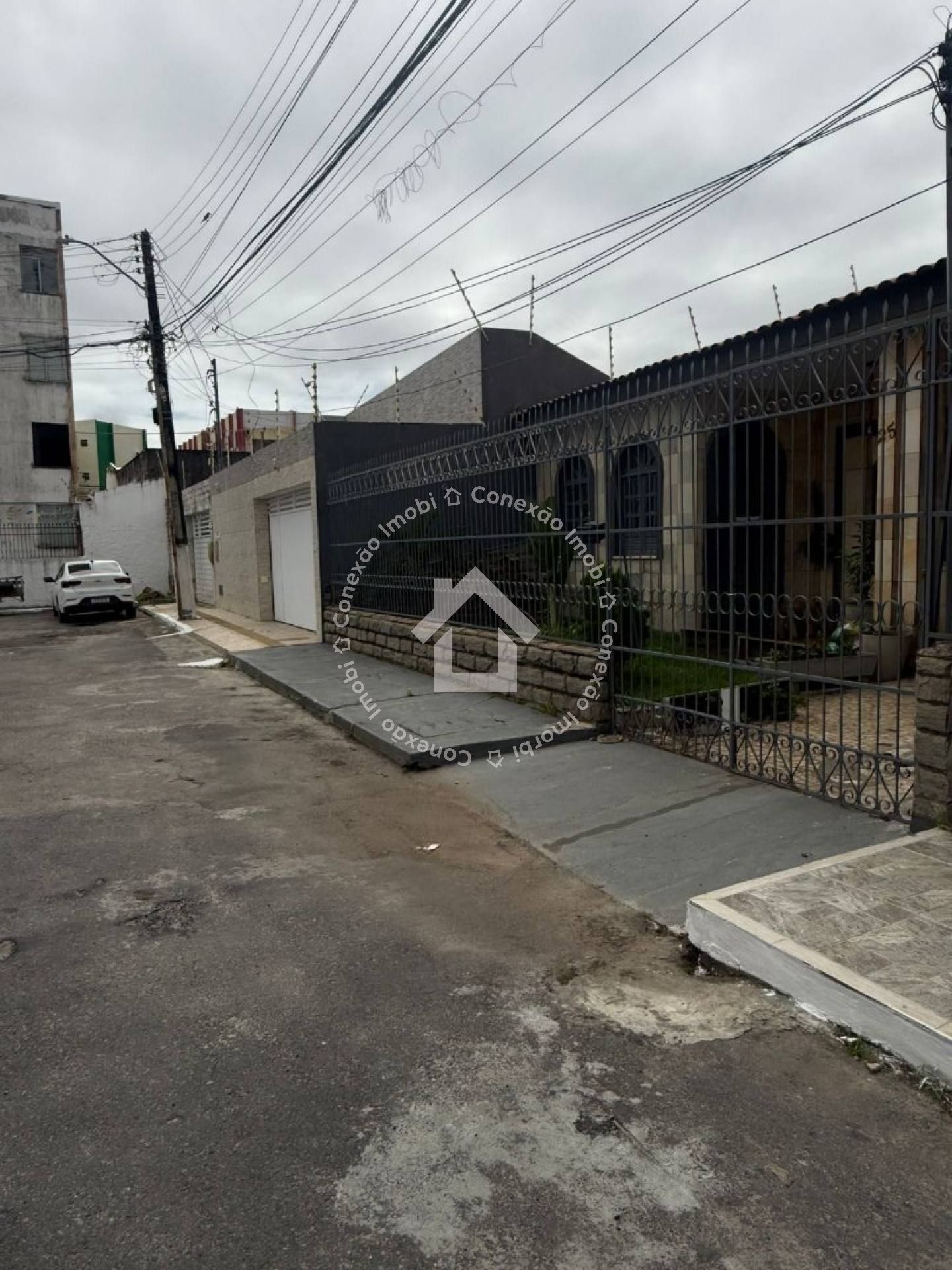 Casa à Venda no Bairro Luzia | 4 Quartos, 2 Suítes, Quintal e Garagem Coberta em Aracaju| Pode ser financiada