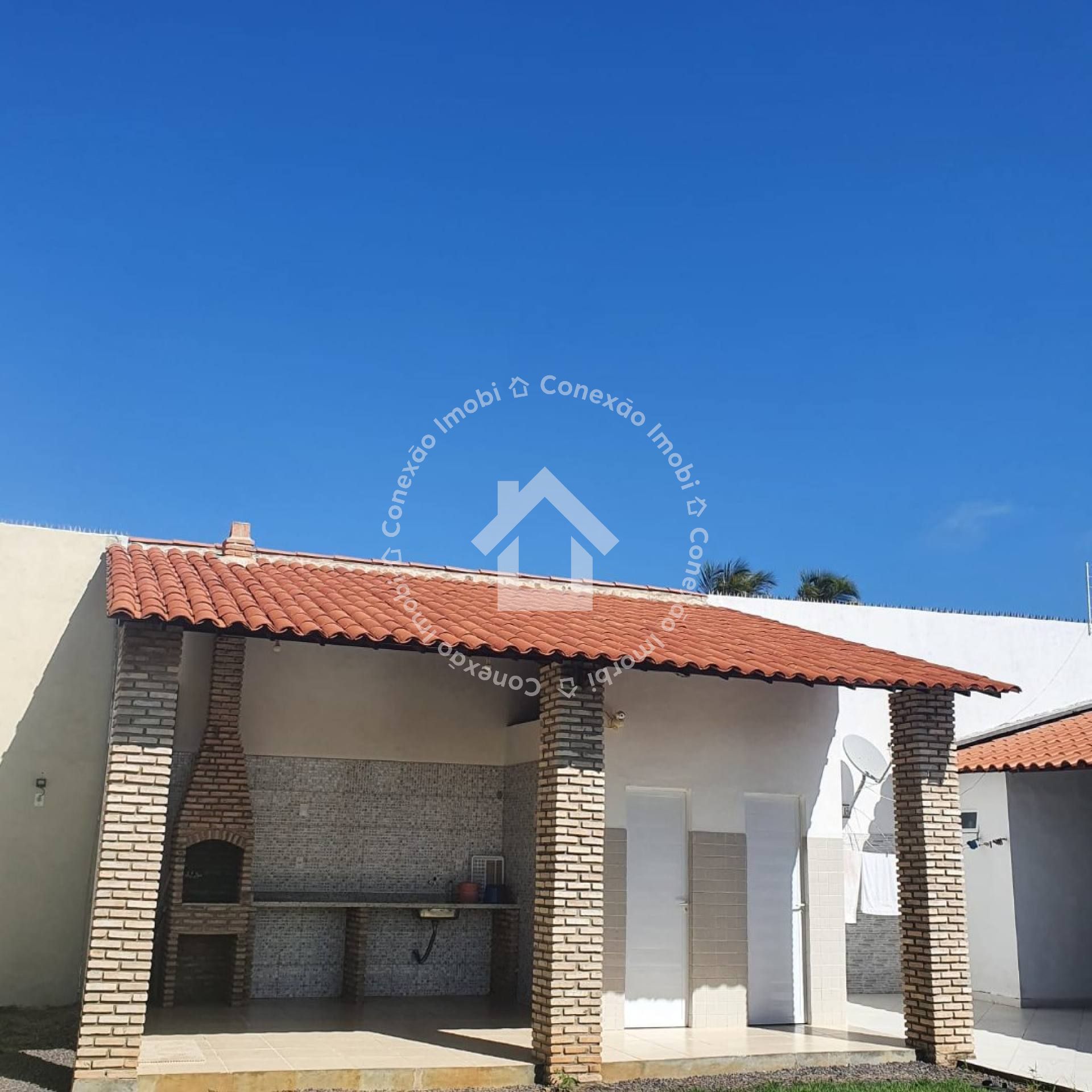 Casa Mobiliada à Venda Próxima à Lagoa dos Tambaquis | 3 Quartos e Piscina