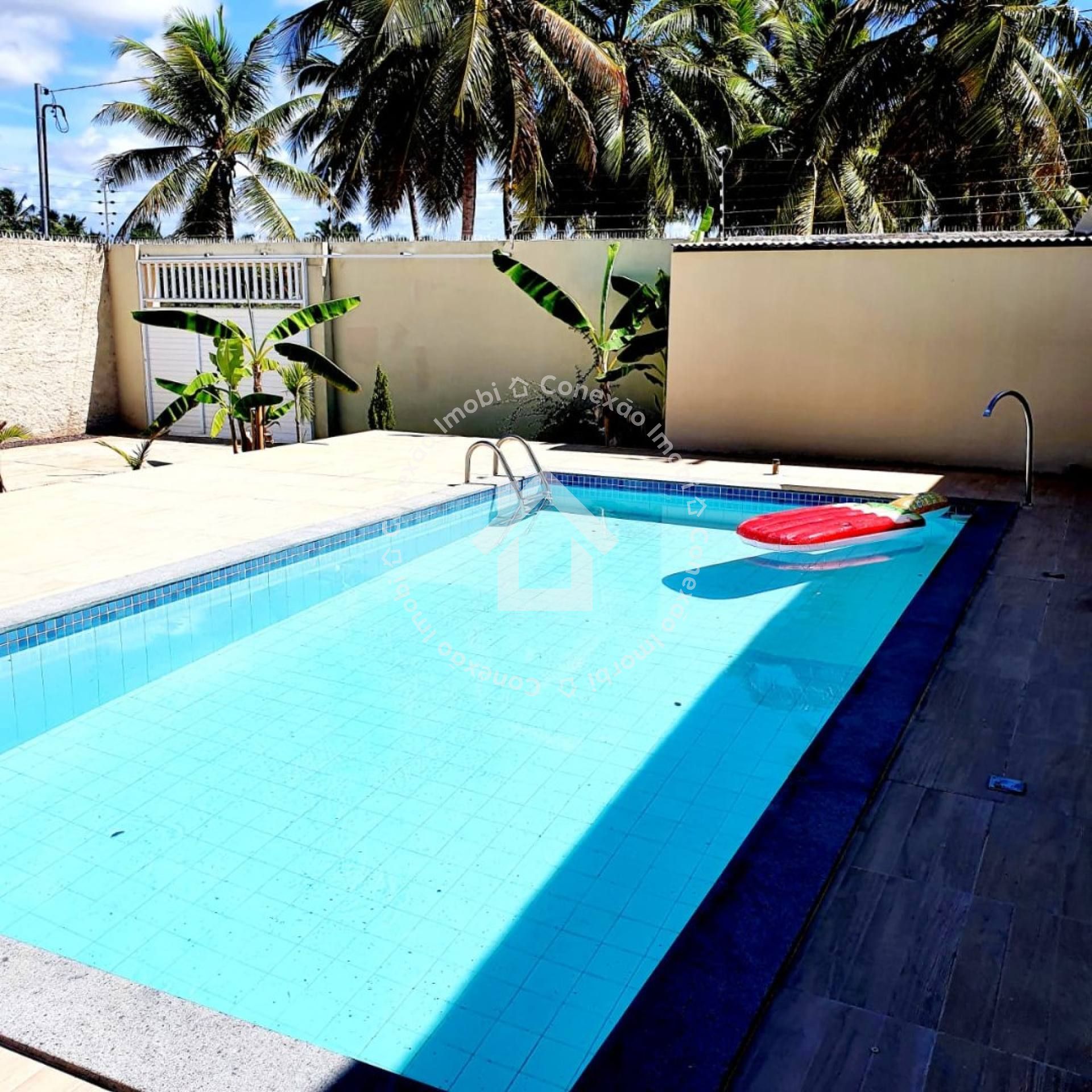 Casa Mobiliada à Venda Próxima à Lagoa dos Tambaquis | 3 Quartos e Piscina