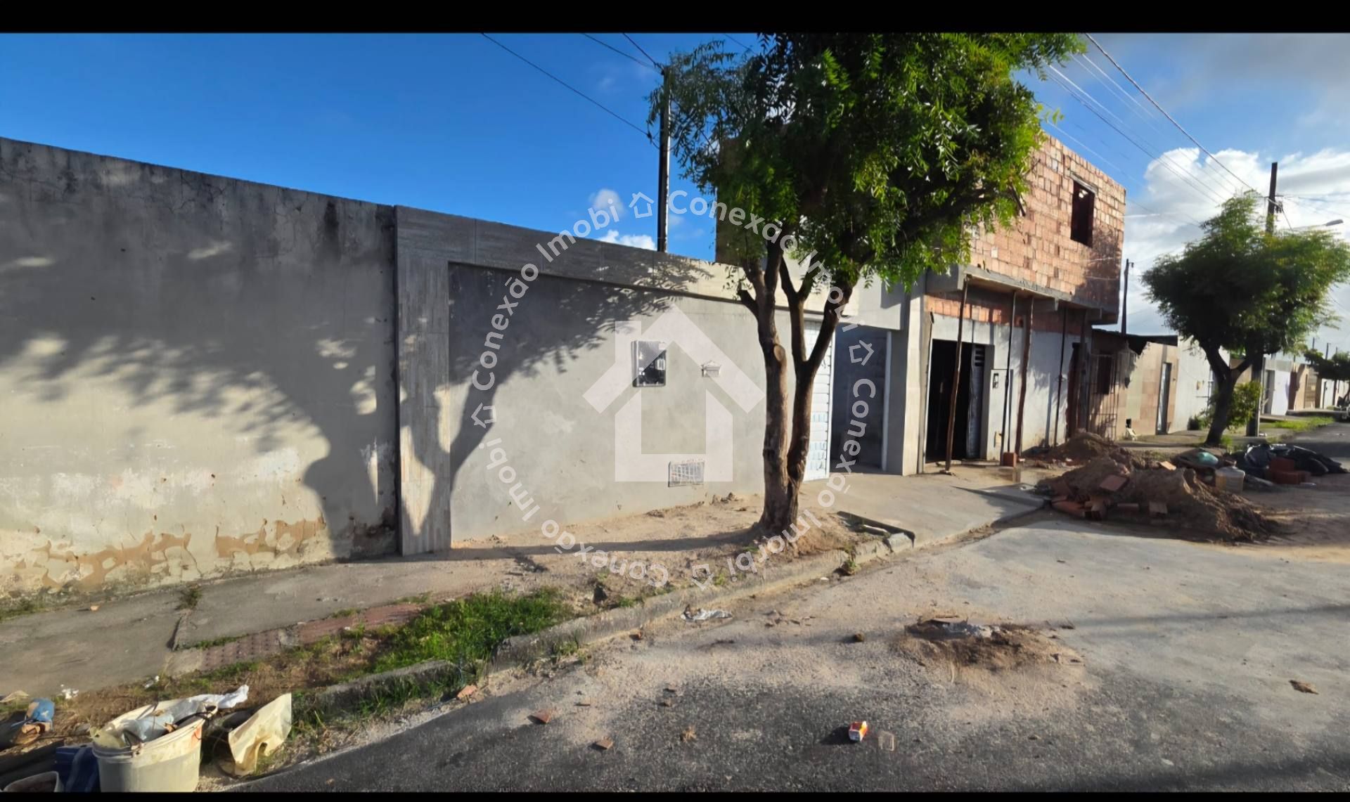Casa em via pública com 4 quartos próximo ao shopping prêmio Socorro