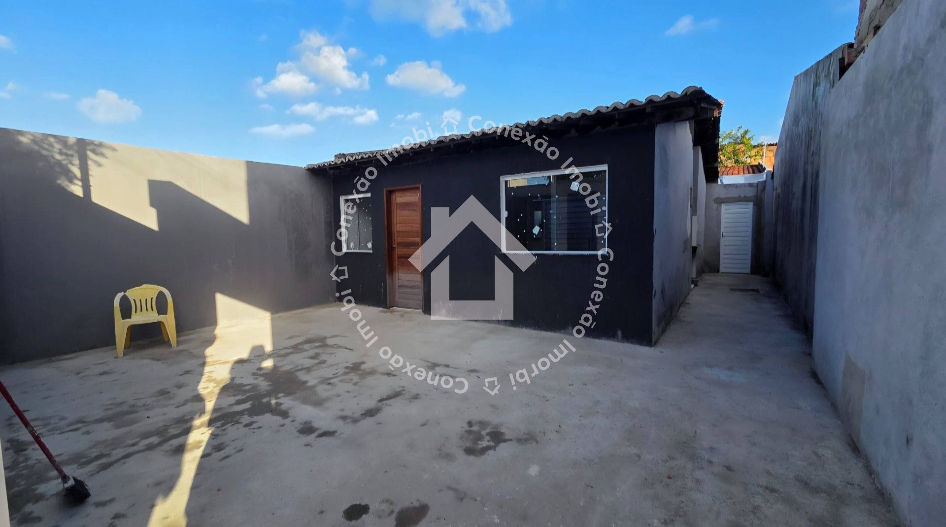 Casa em via pública com 4 quartos próximo ao shopping prêmio Socorro