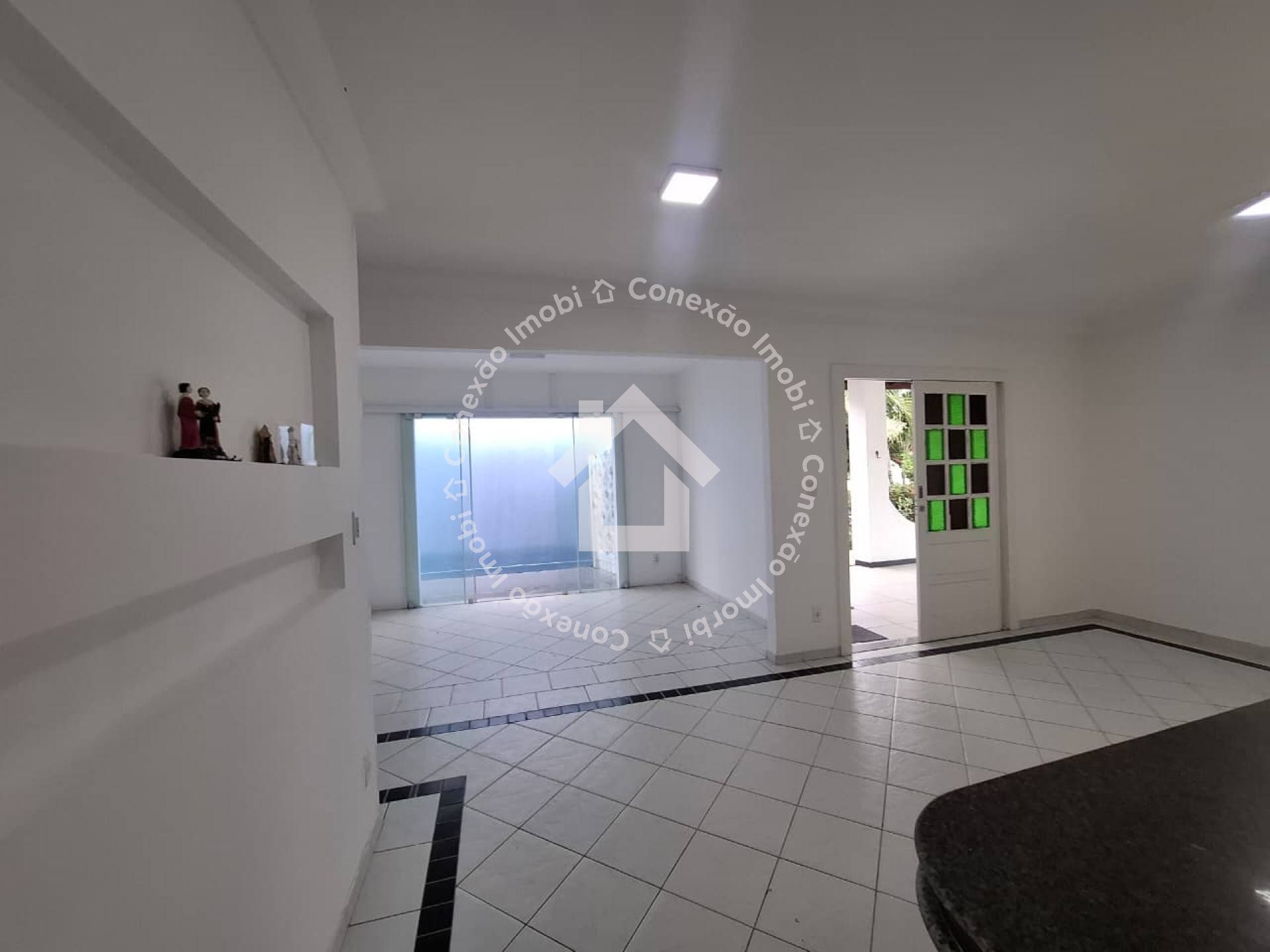 Casa em Condomínio Fechado na Aruana | 3 Quartos | Financiável