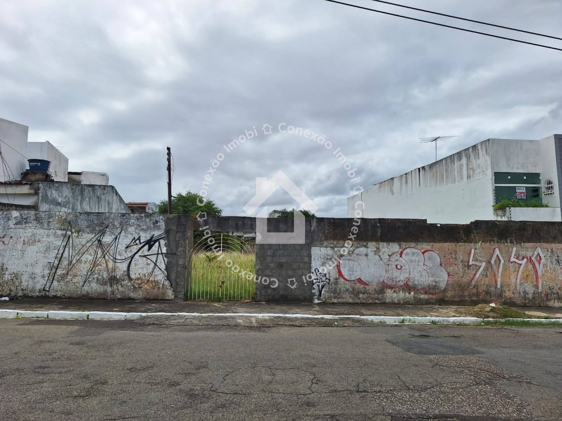 Terreno à Venda no Bairro Suíça com 2.200m² Escriturado em Aracaju| Ótima oportunidade para Investir