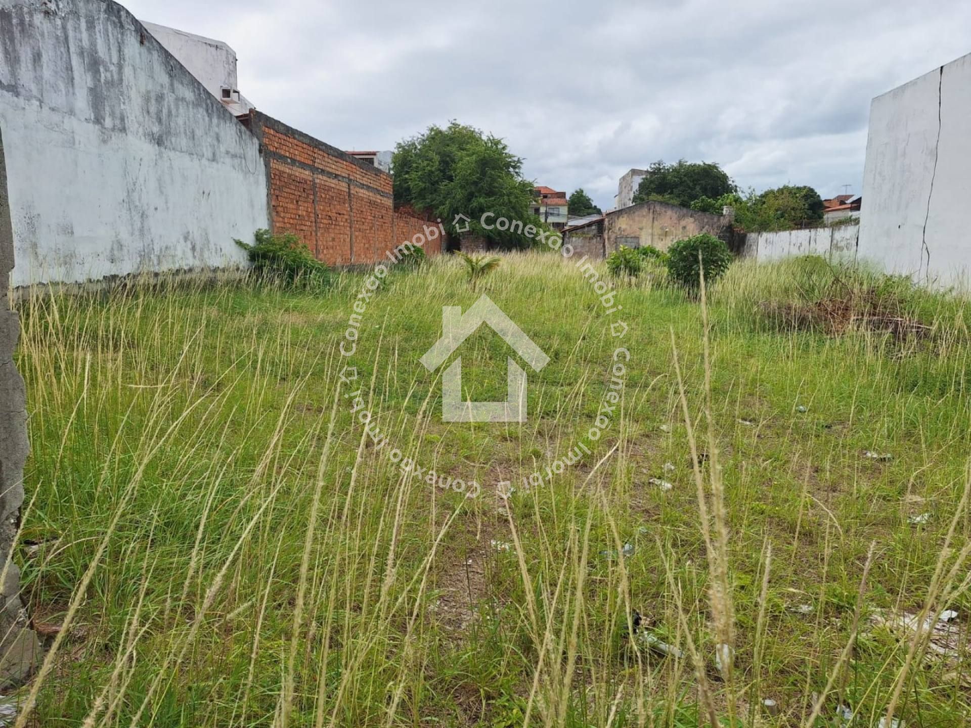 Terreno à Venda no Bairro Suíça com 2.200m² Escriturado em Aracaju| Ótima oportunidade para Investir