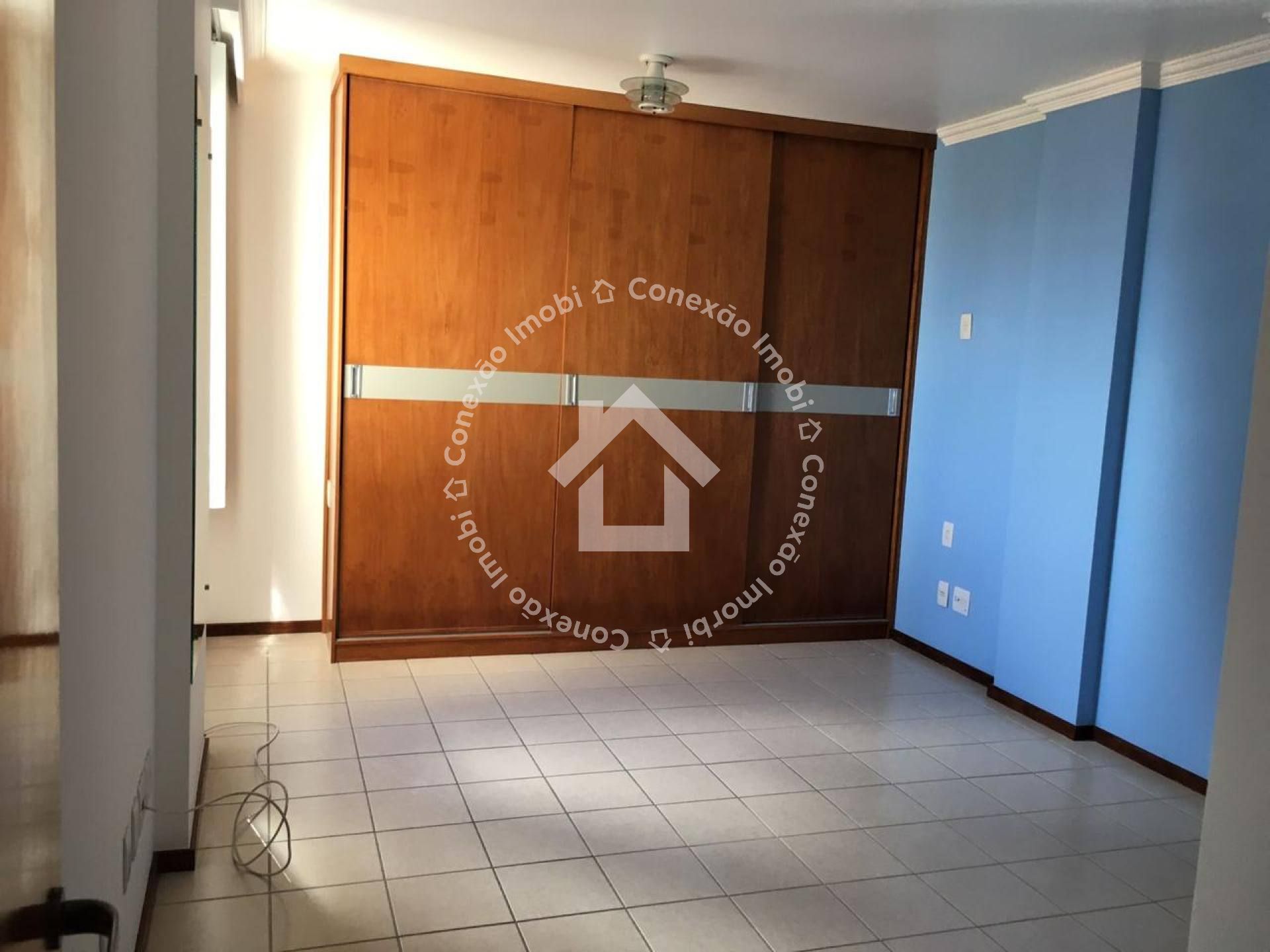 Apartamento no Edifício Mansão Tramandaí | 5 Quartos | 2 Suítes | 2 vagas de garagem| Localização Privilegiada