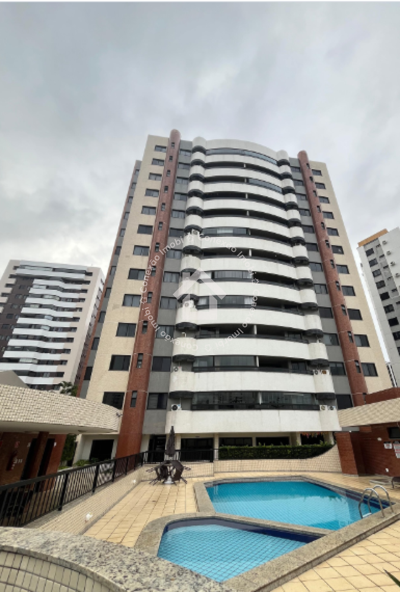 Apartamento no Edifício Mansão Tramandaí | 5 Quartos | 2 Suítes | 2 vagas de garagem| Localização Privilegiada