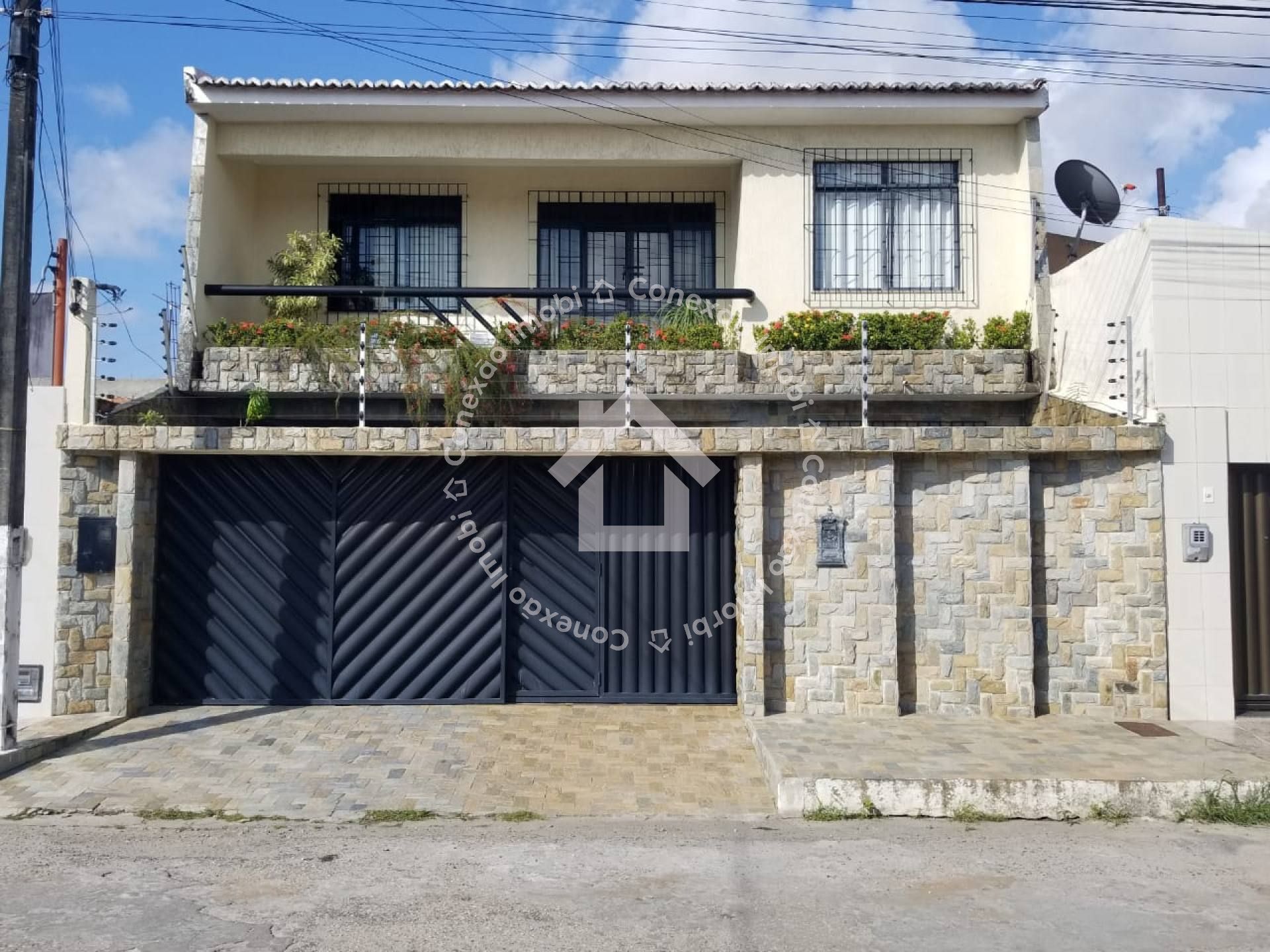 Casa à Venda em Aracaju | 4 Quartos com Suíte, Dependência Completa, Quintal e Garagem | Pronta para financiar