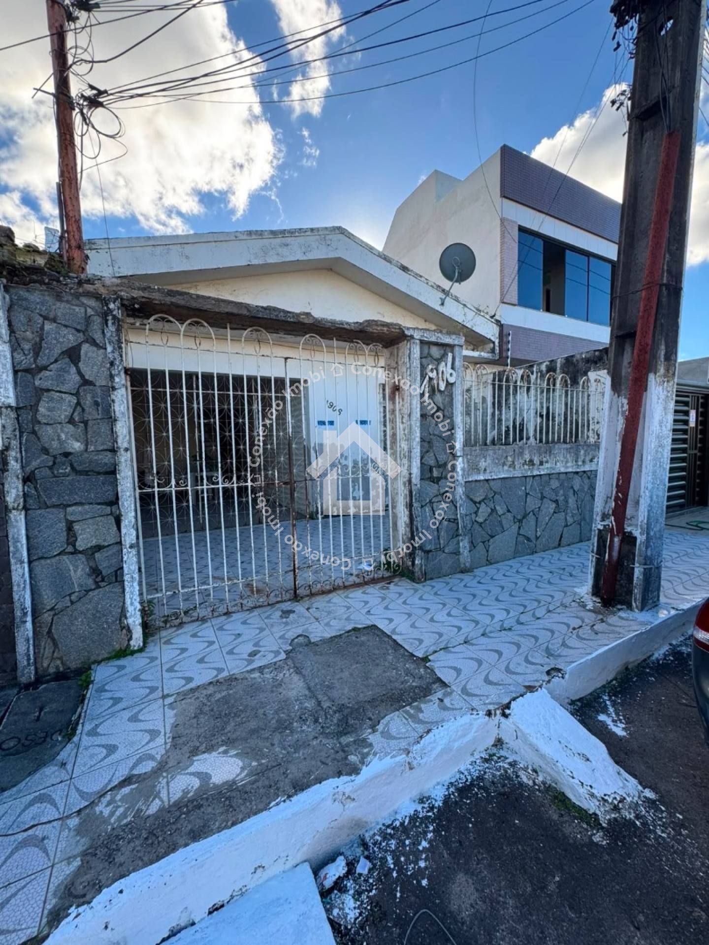 Casa no Bairro Suíssa à Venda | 2 Quartos| 175m² de Área Total | Somente á vista