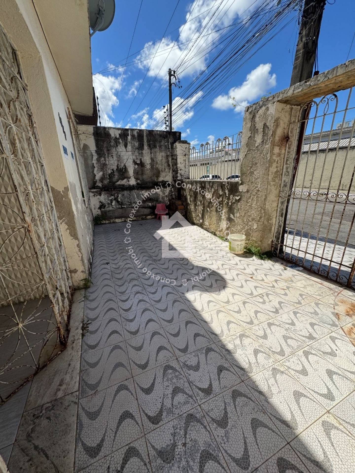 Casa no Bairro Suíssa à Venda | 2 Quartos| 175m² de Área Total | Somente á vista