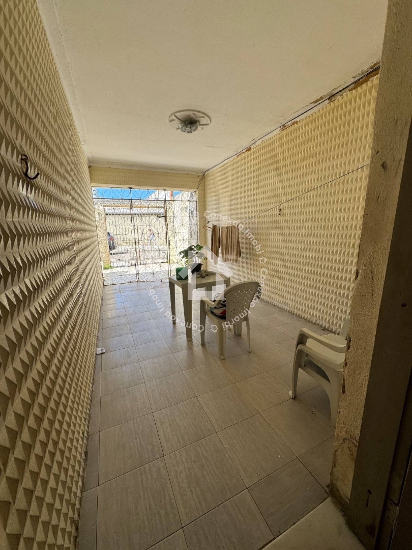 Casa no Bairro Suíssa à Venda | 2 Quartos| 175m² de Área Total | Somente á vista