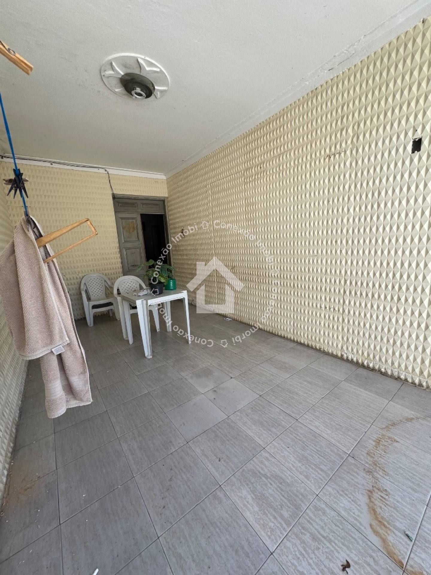 Casa no Bairro Suíssa à Venda | 2 Quartos| 175m² de Área Total | Somente á vista