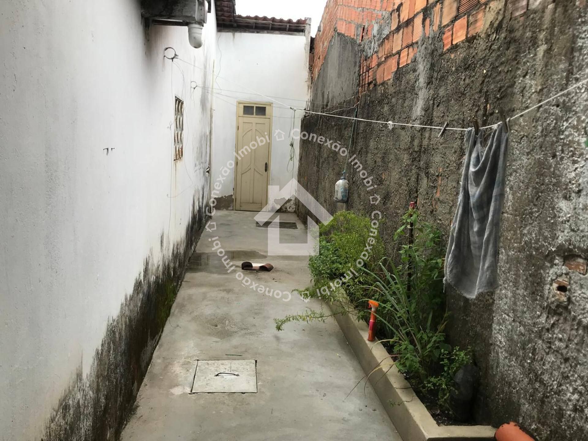 Casa à Venda no Marcos Freire III | 2 Quartos, Garagem e Quintal